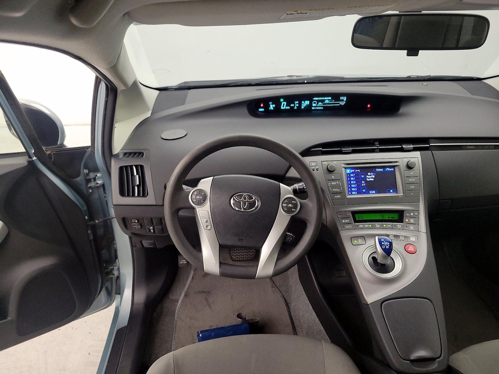 2015 Toyota Prius Two - Photo 11