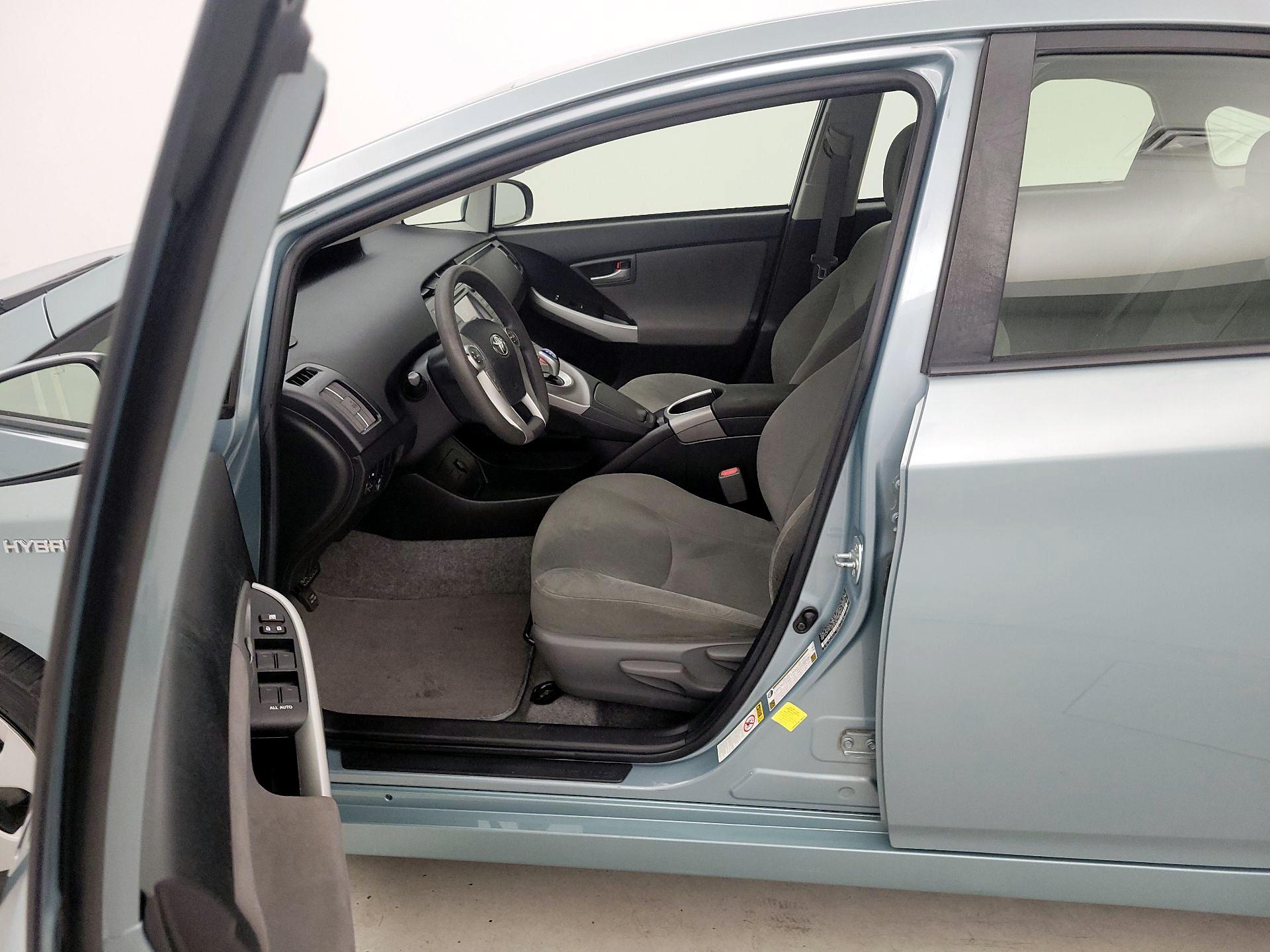 Thumbnail: 2015 Toyota Prius - 11