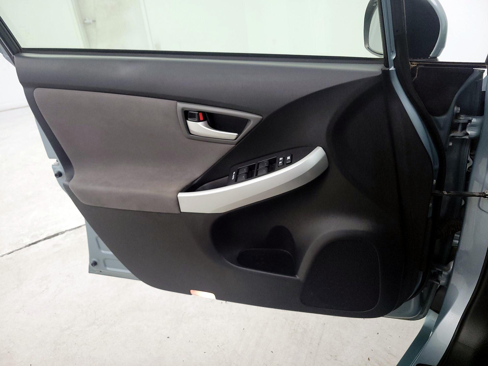Thumbnail: 2015 Toyota Prius - 12