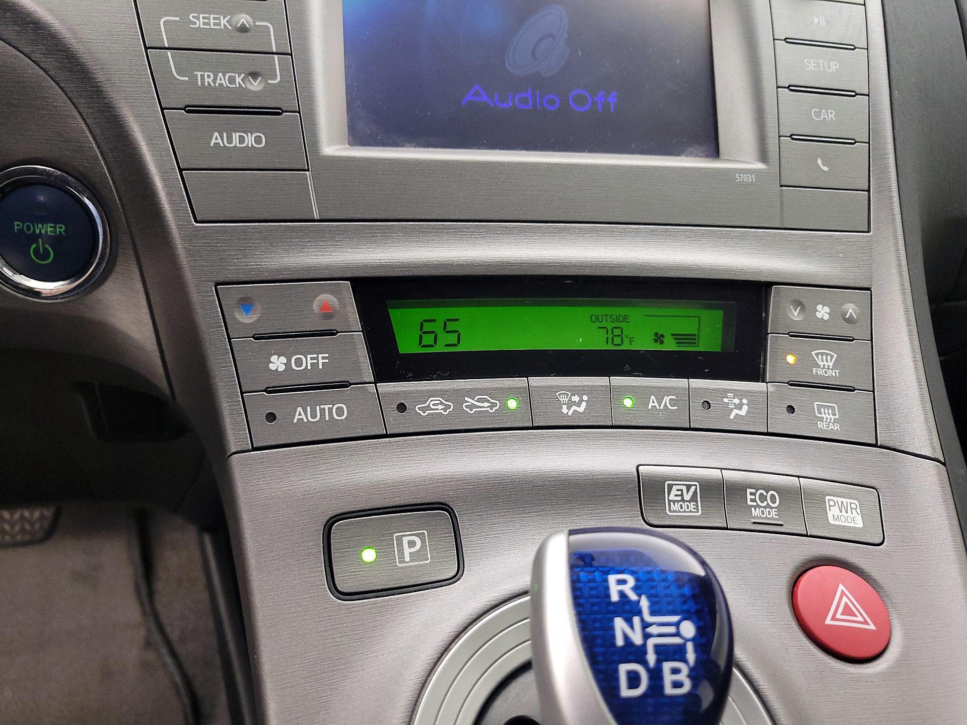 Thumbnail: 2015 Toyota Prius - 16