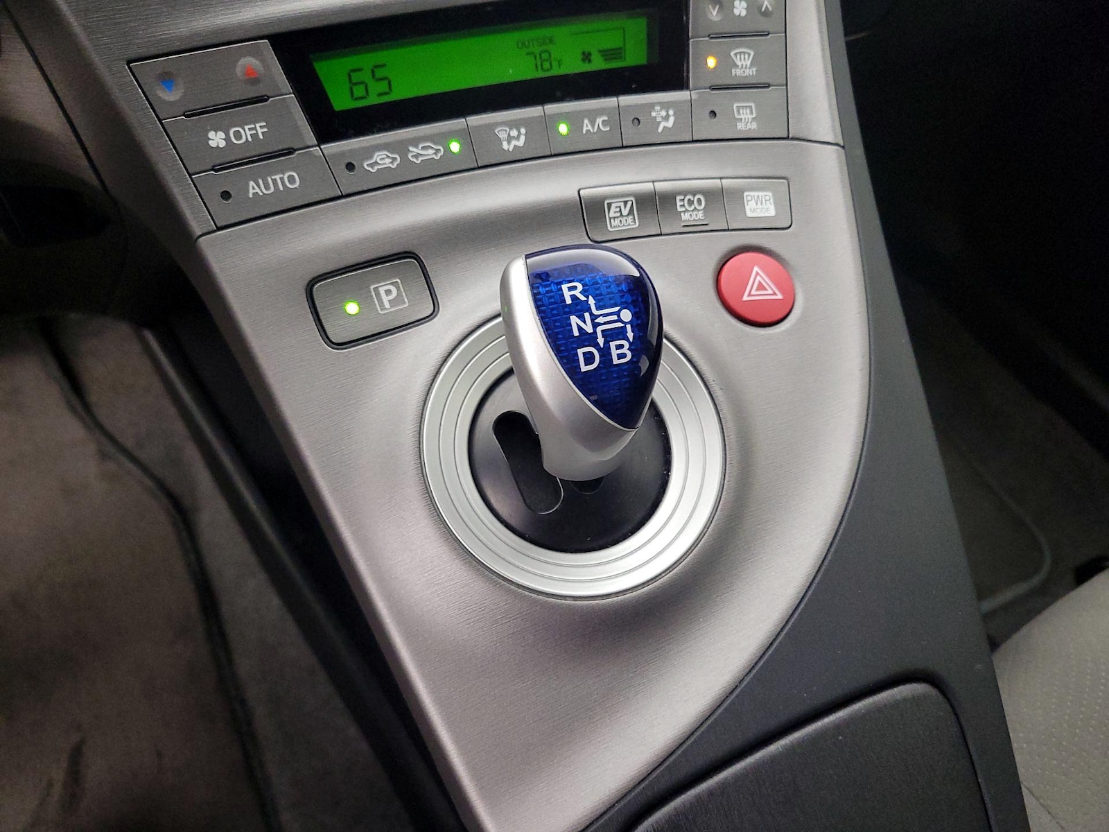 2015 Toyota Prius Two - Photo 18