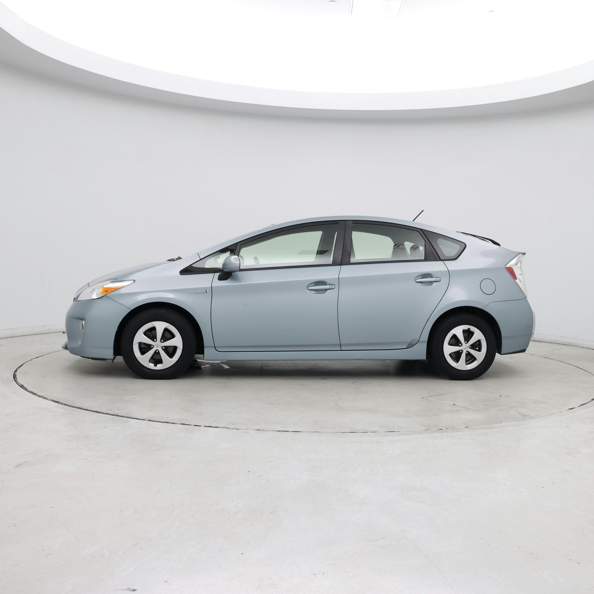 Thumbnail: 2015 Toyota Prius - 3