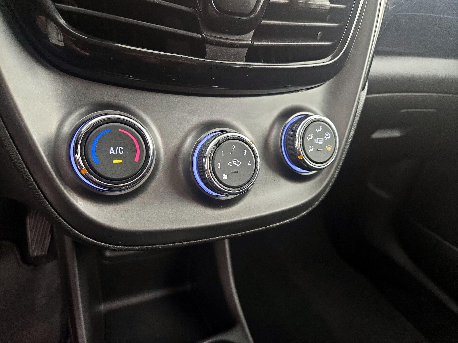 2020 Chevrolet Spark 1LT - Photo 17