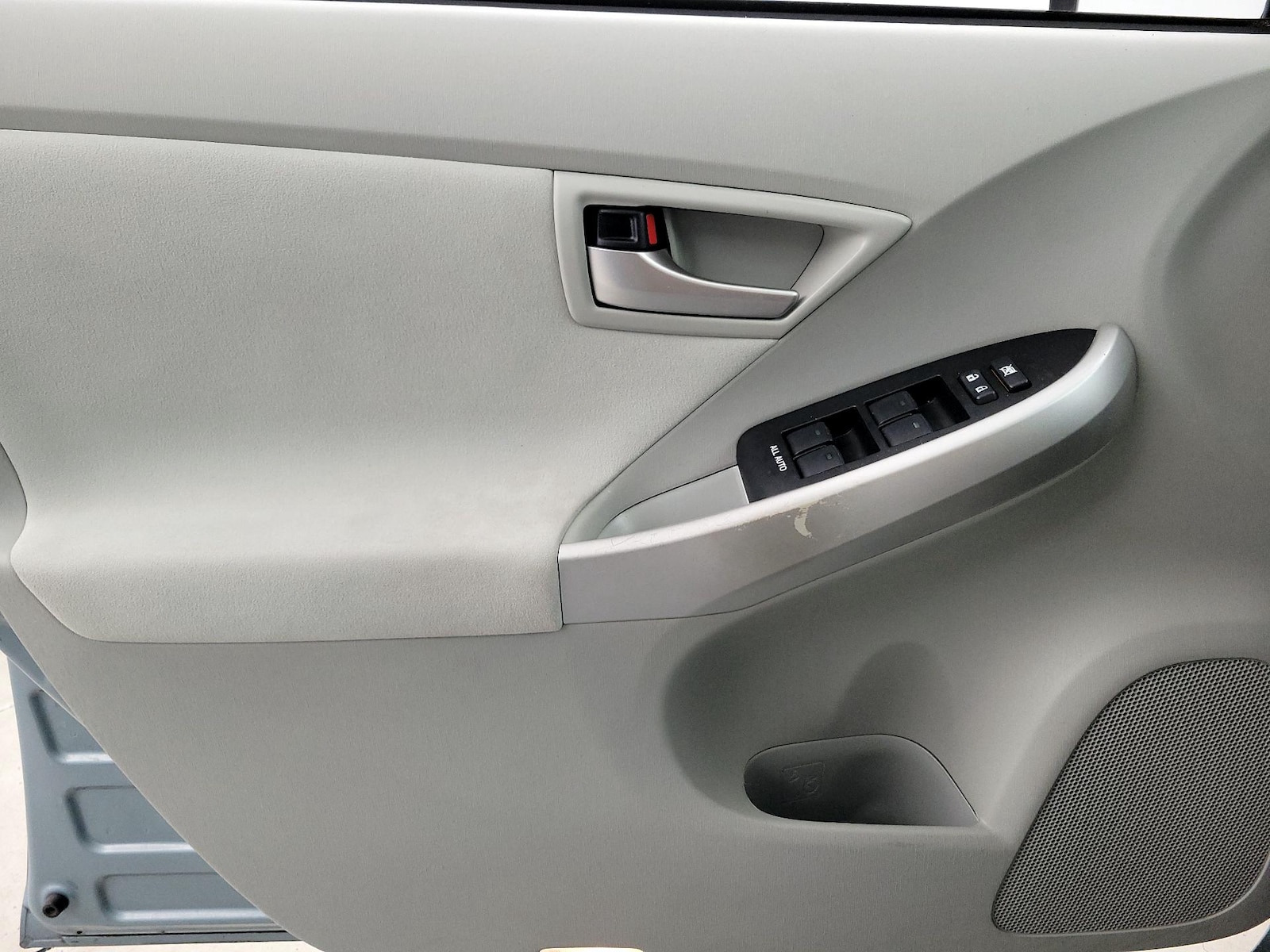 2014 Toyota Prius Three - Photo 13