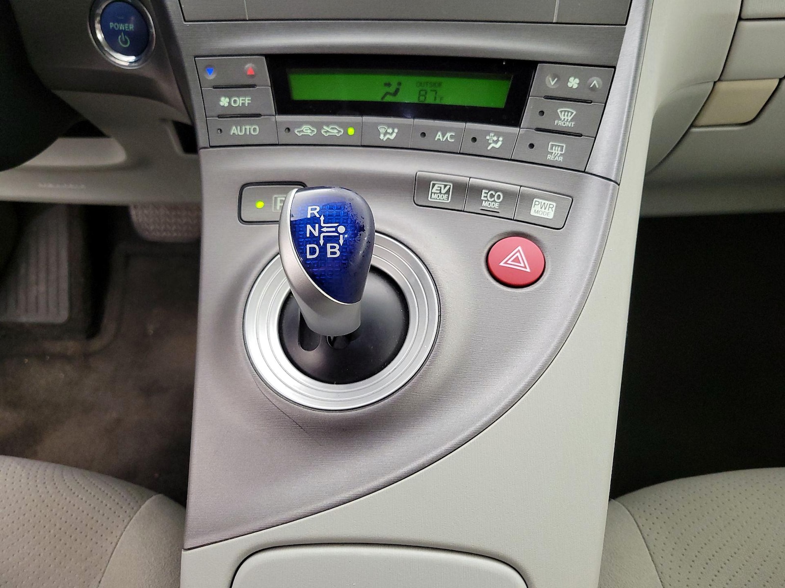 2014 Toyota Prius Three - Photo 19