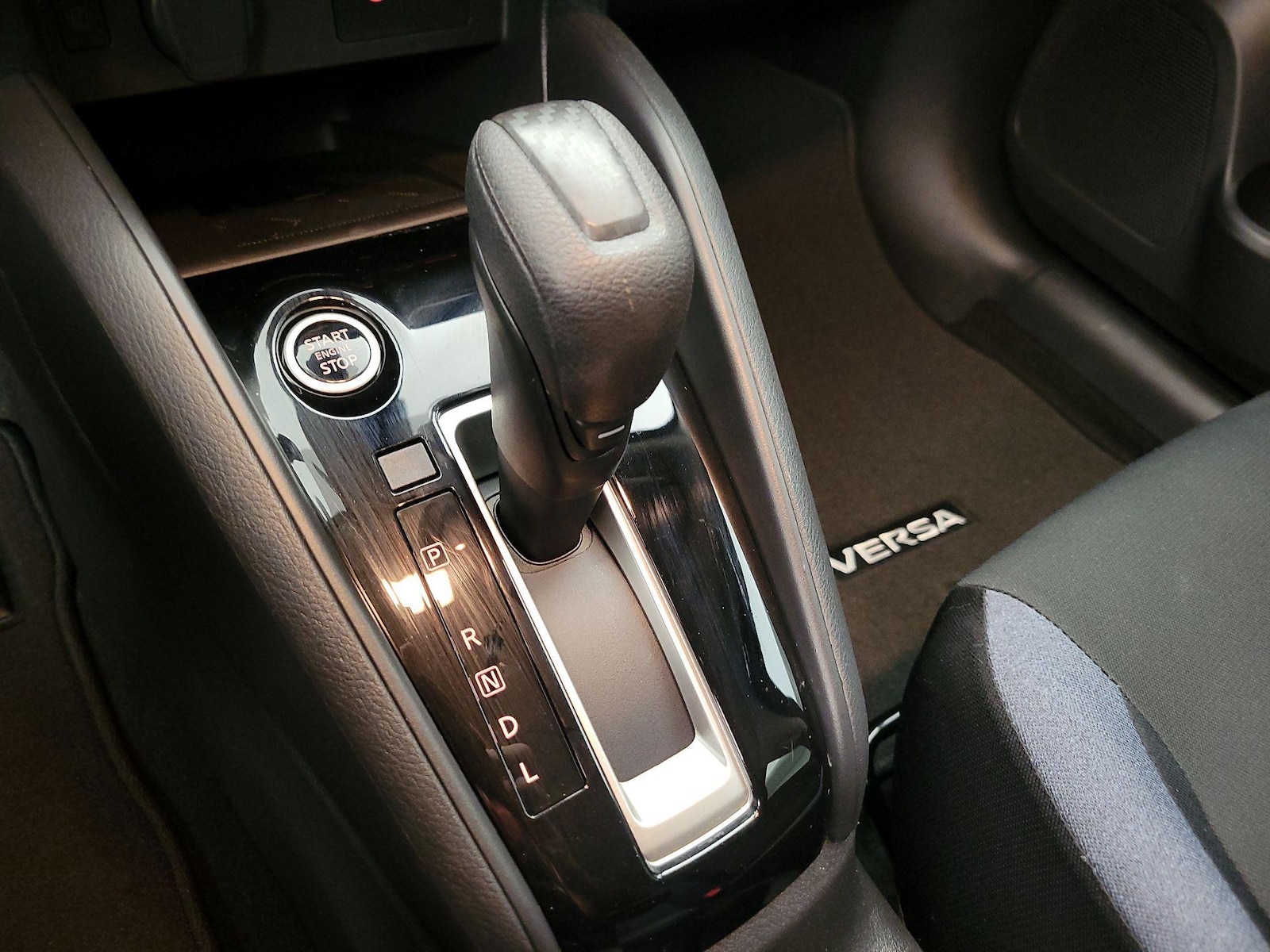 2024 Nissan Versa Sedan SV - Photo 17