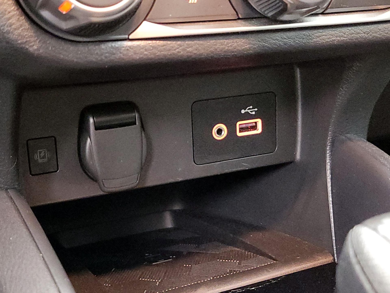 2024 Nissan Versa Sedan SV - Photo 18