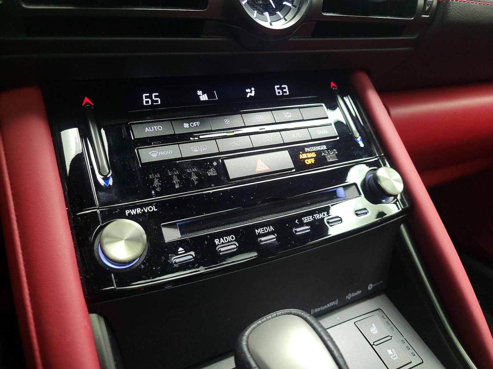 2024 Lexus IS 350 F SPORT - Photo 17