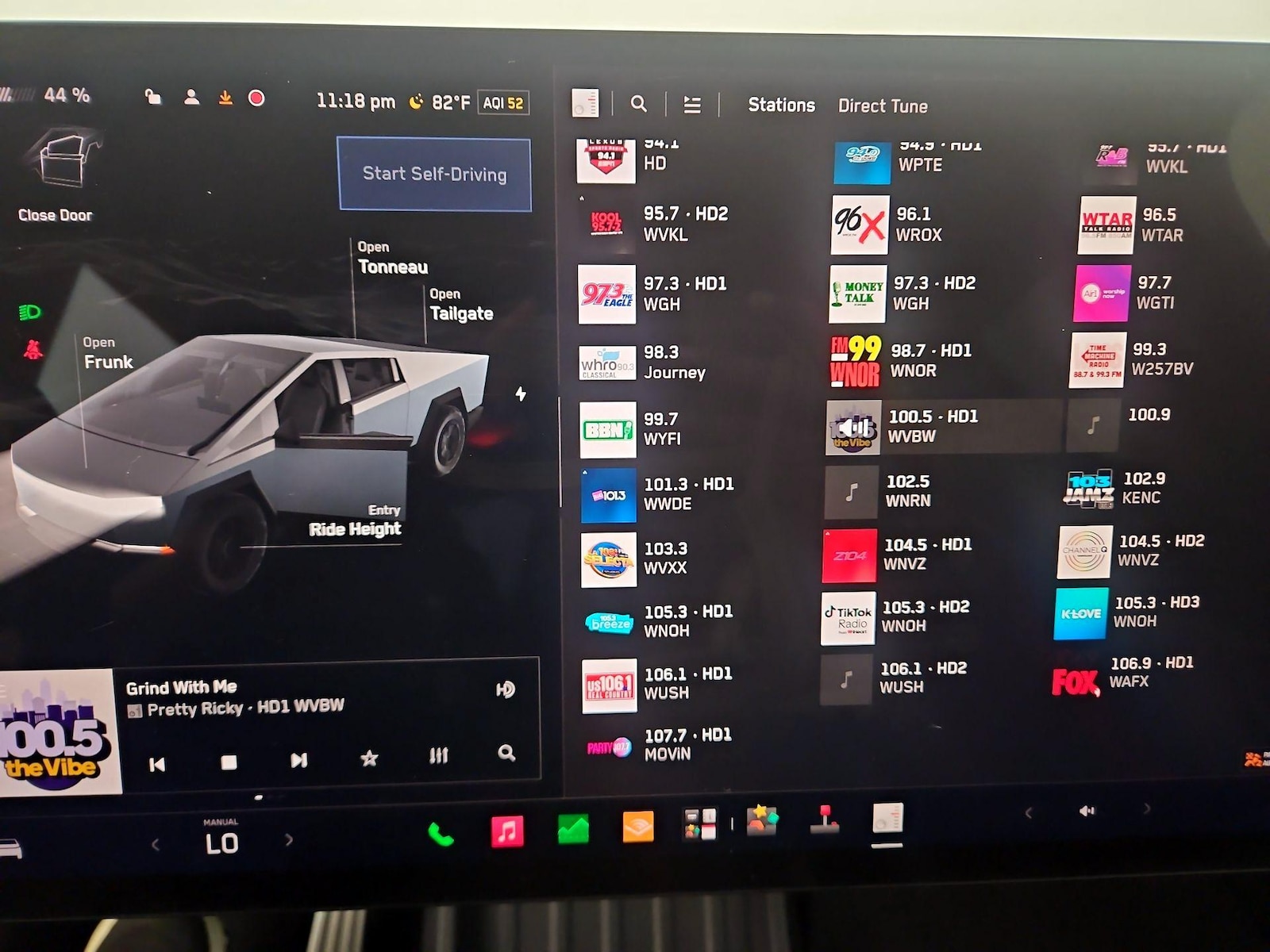 2024 Tesla Cybertruck Base - Photo 16