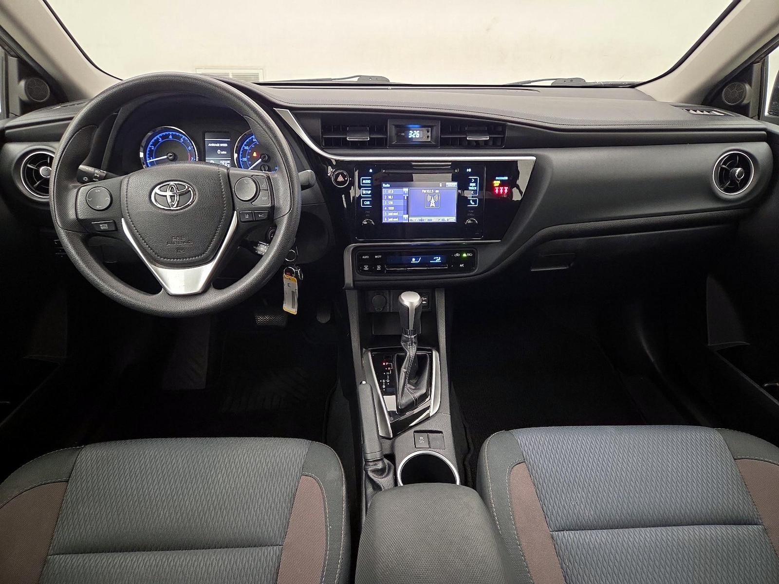 2019 Toyota Corolla LE - Photo 10