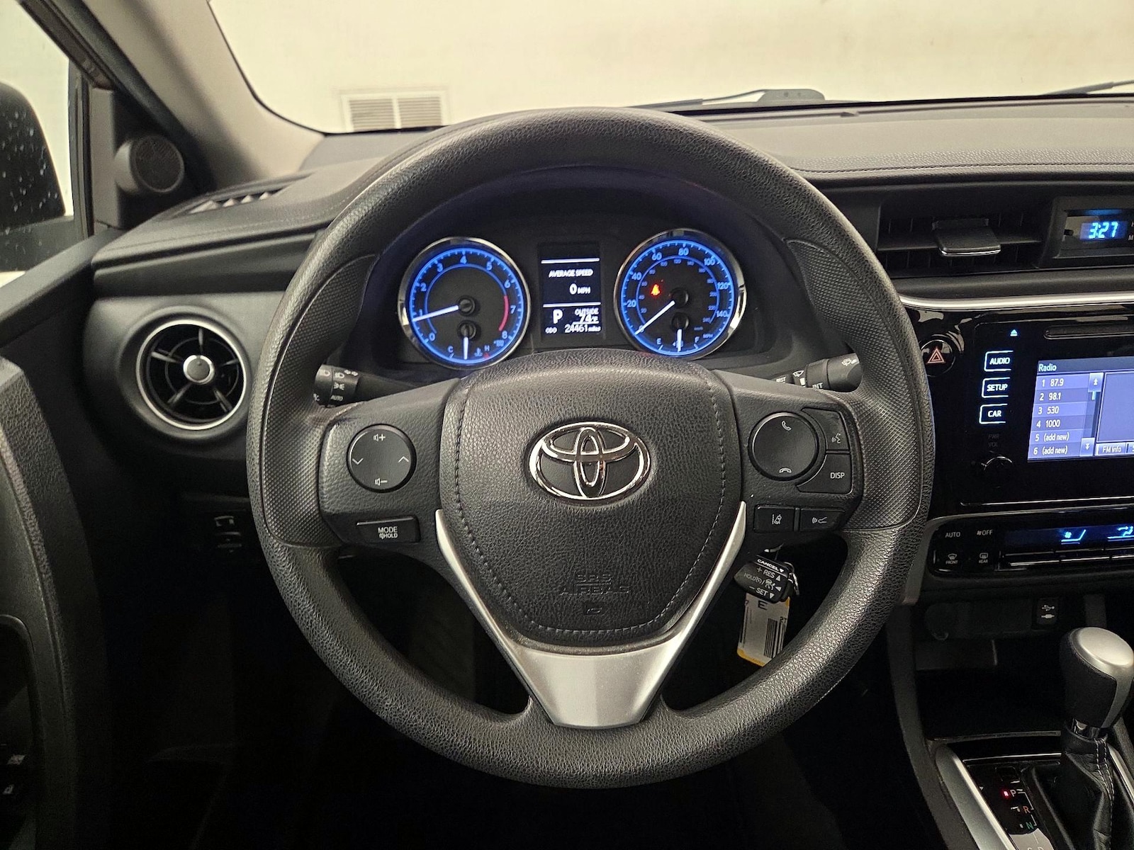 2019 Toyota Corolla LE - Photo 11