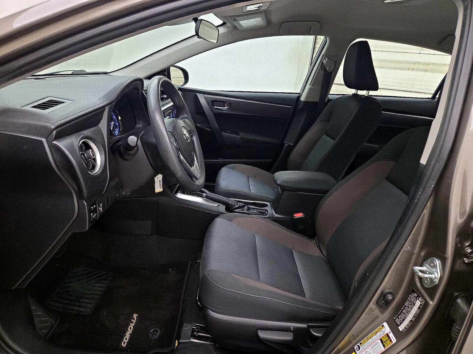 2019 Toyota Corolla LE - Photo 12