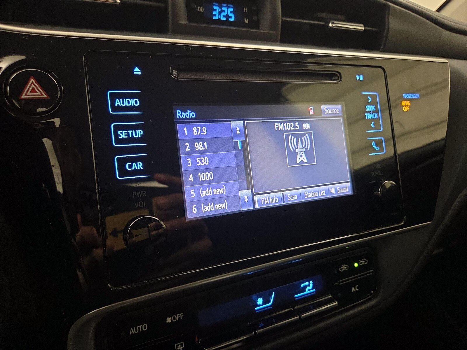 2019 Toyota Corolla LE - Photo 16