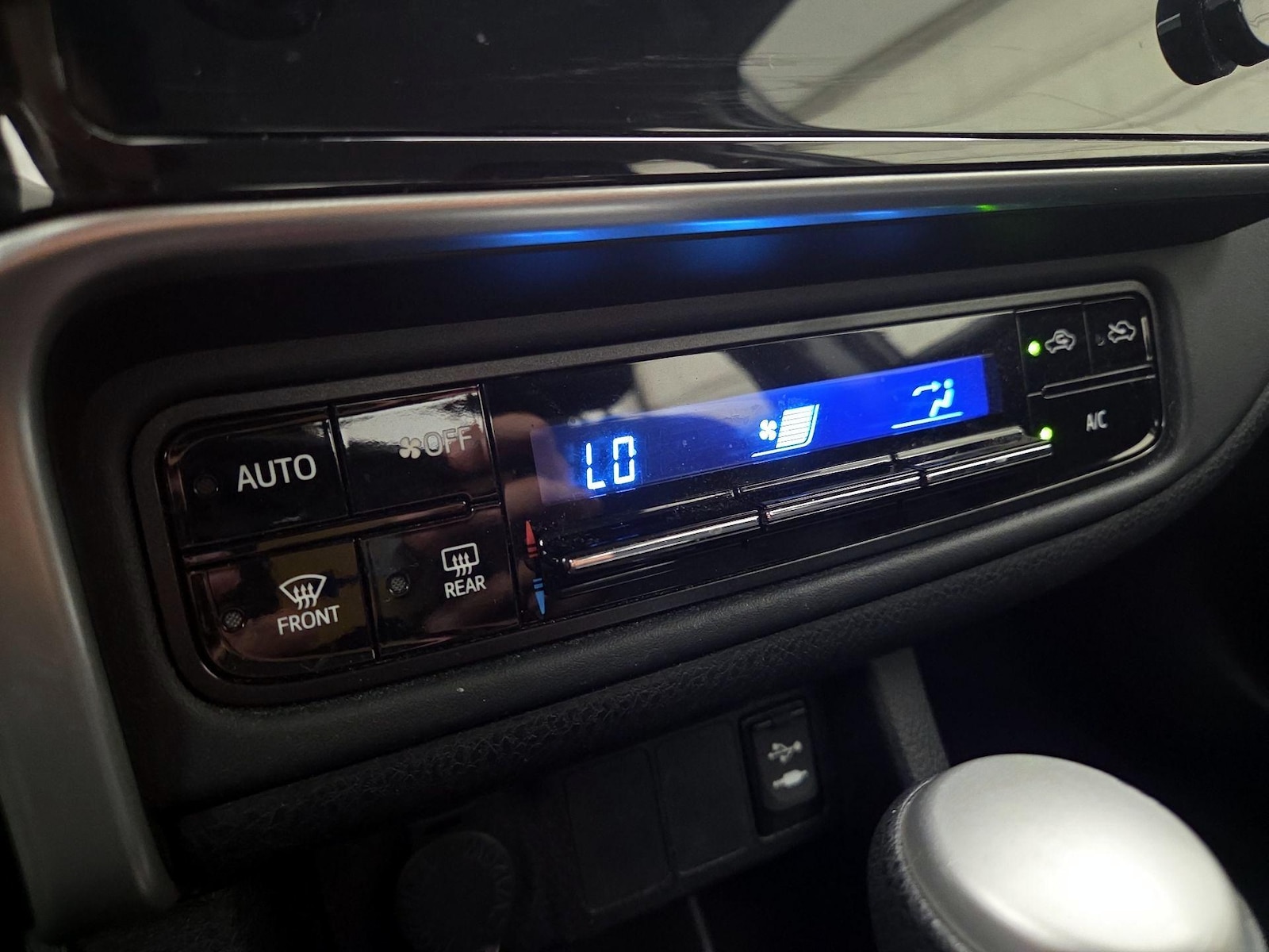 2019 Toyota Corolla LE - Photo 17