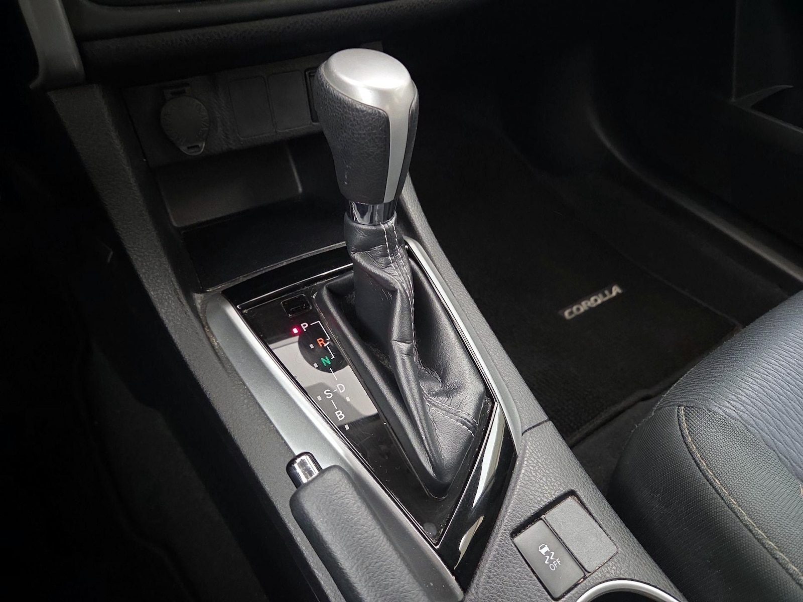 2019 Toyota Corolla LE - Photo 18