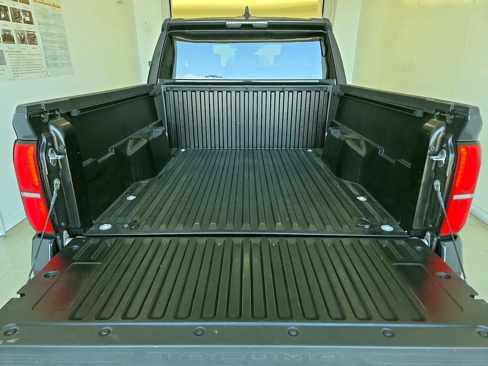 2024 Toyota Tacoma SR5 - Photo 21