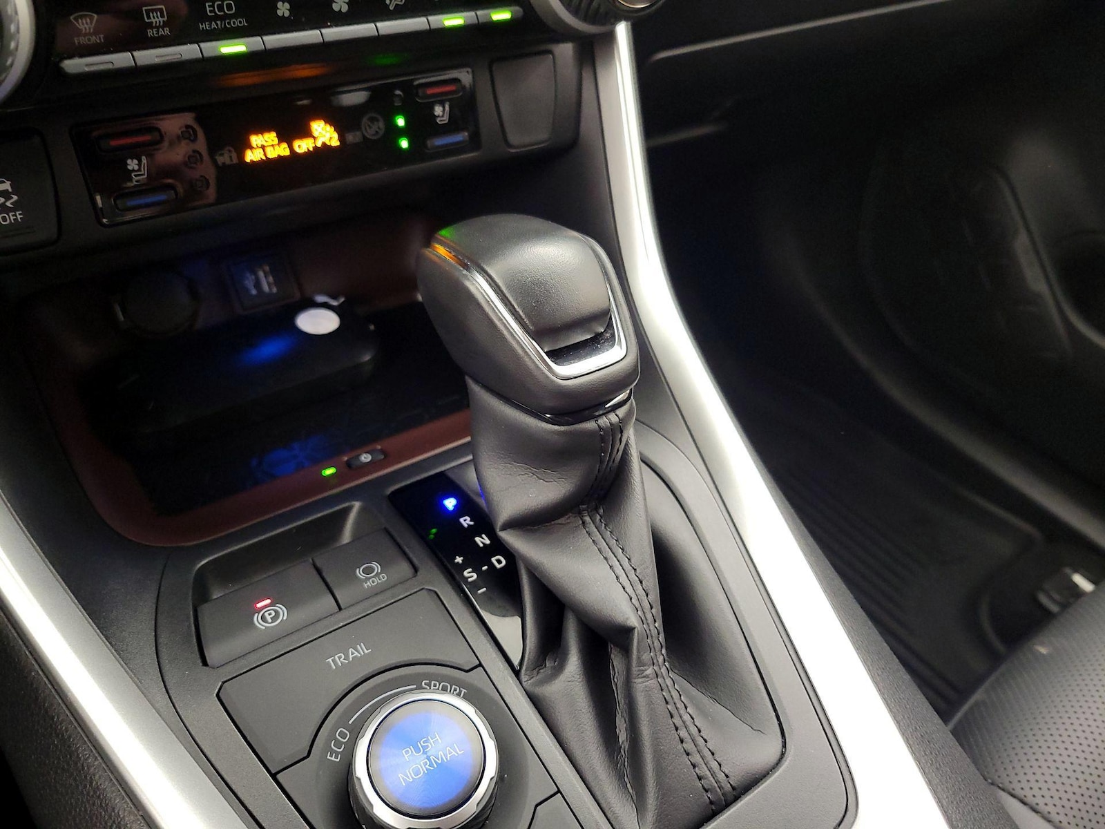 2023 Toyota RAV4 Limited - Photo 18