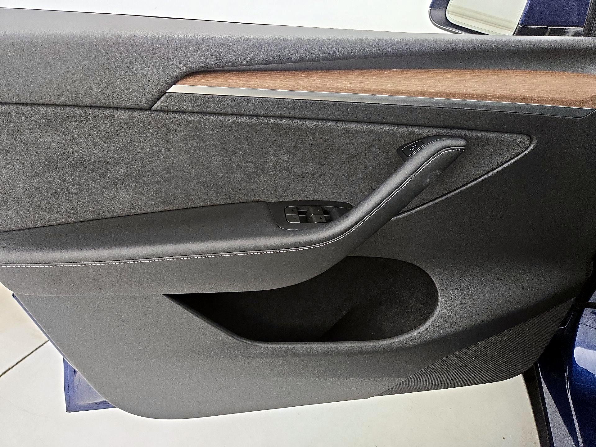 Thumbnail: 2023 Tesla Model Y - 12