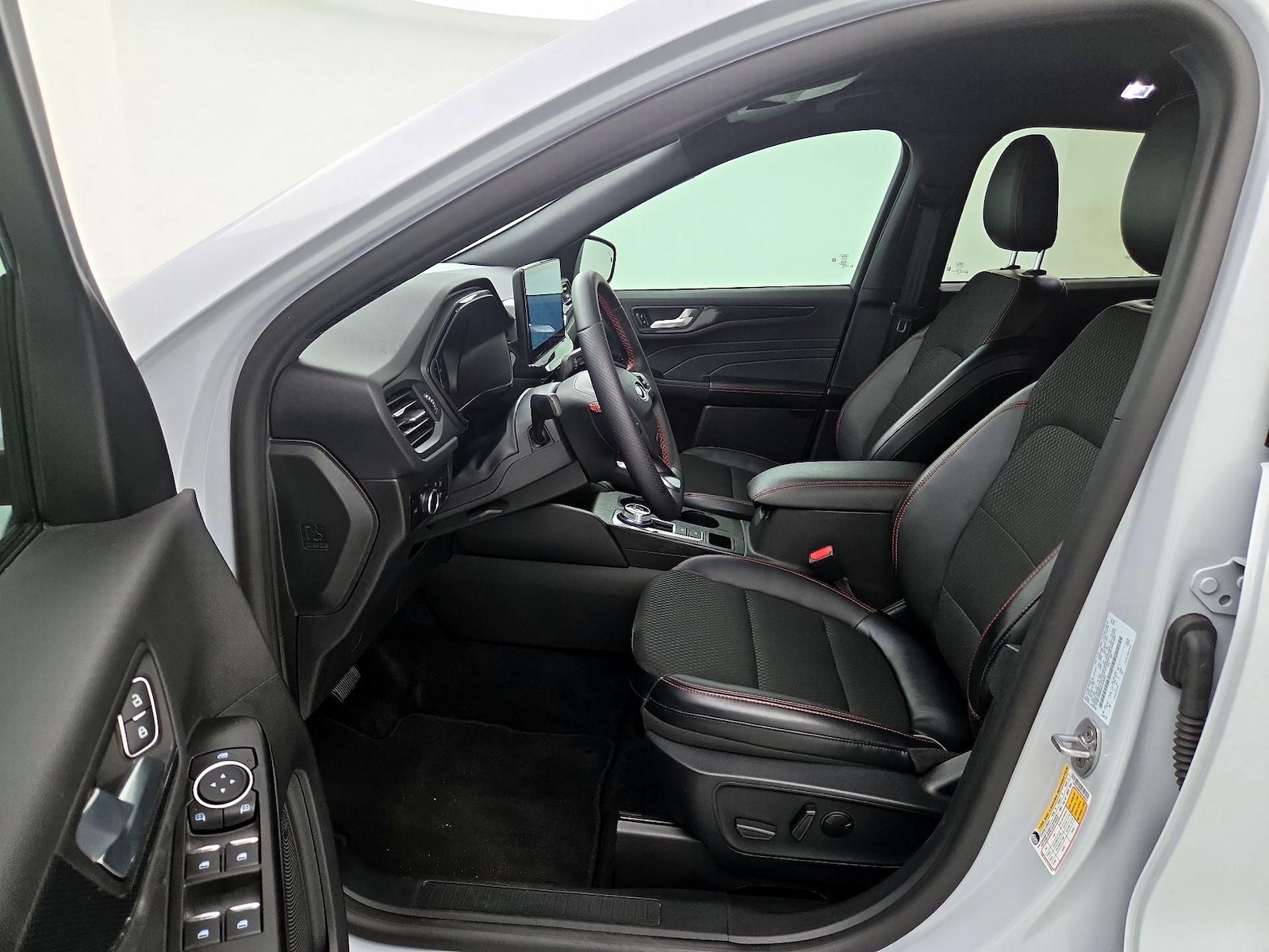 2025 Ford Escape ST-Line - Photo 12