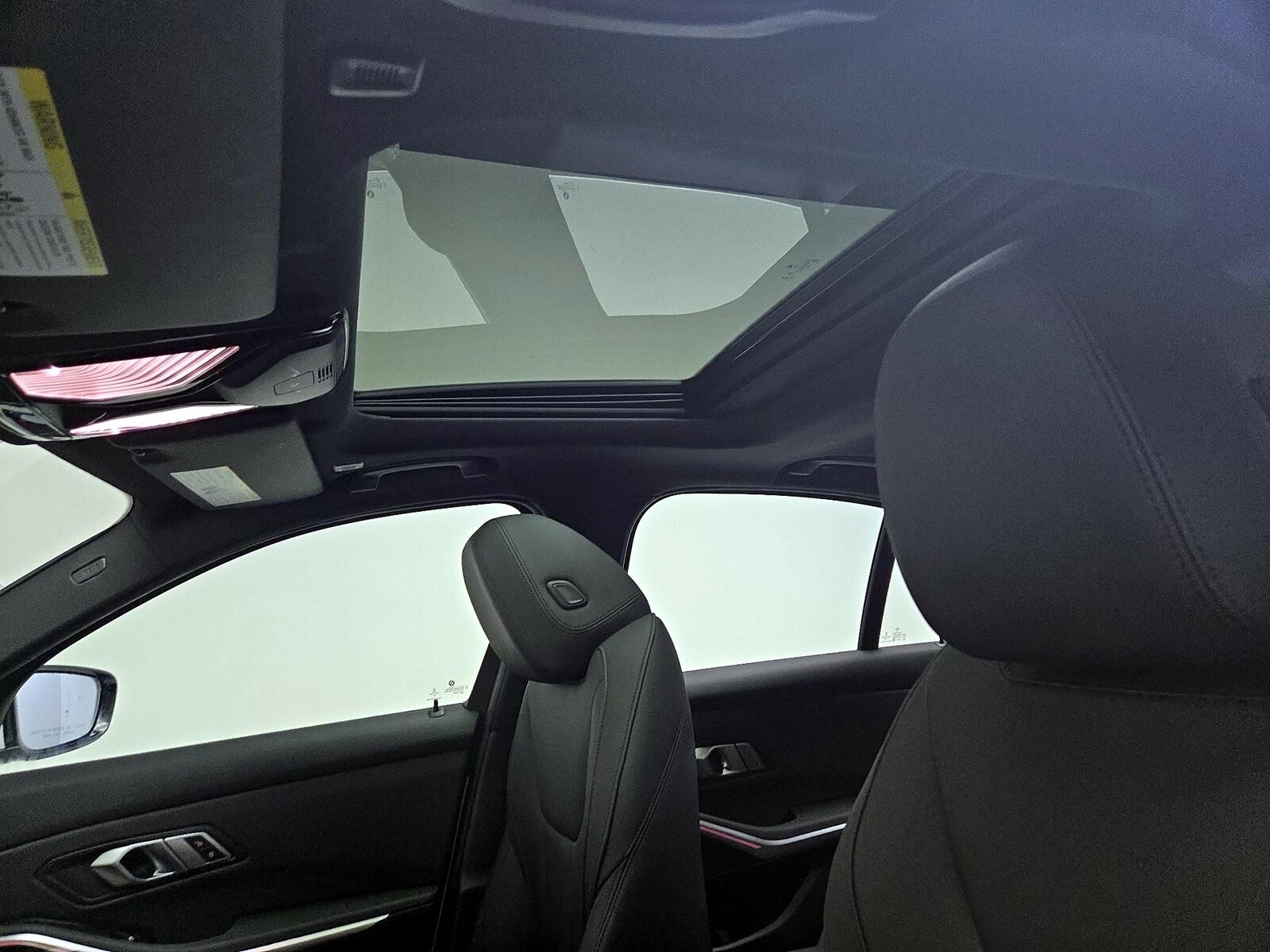 Sunroof(s) & Overhead Airbags