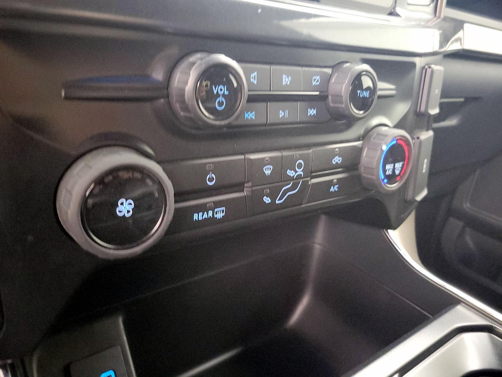 2024 Ford F-150 STX - Photo 18