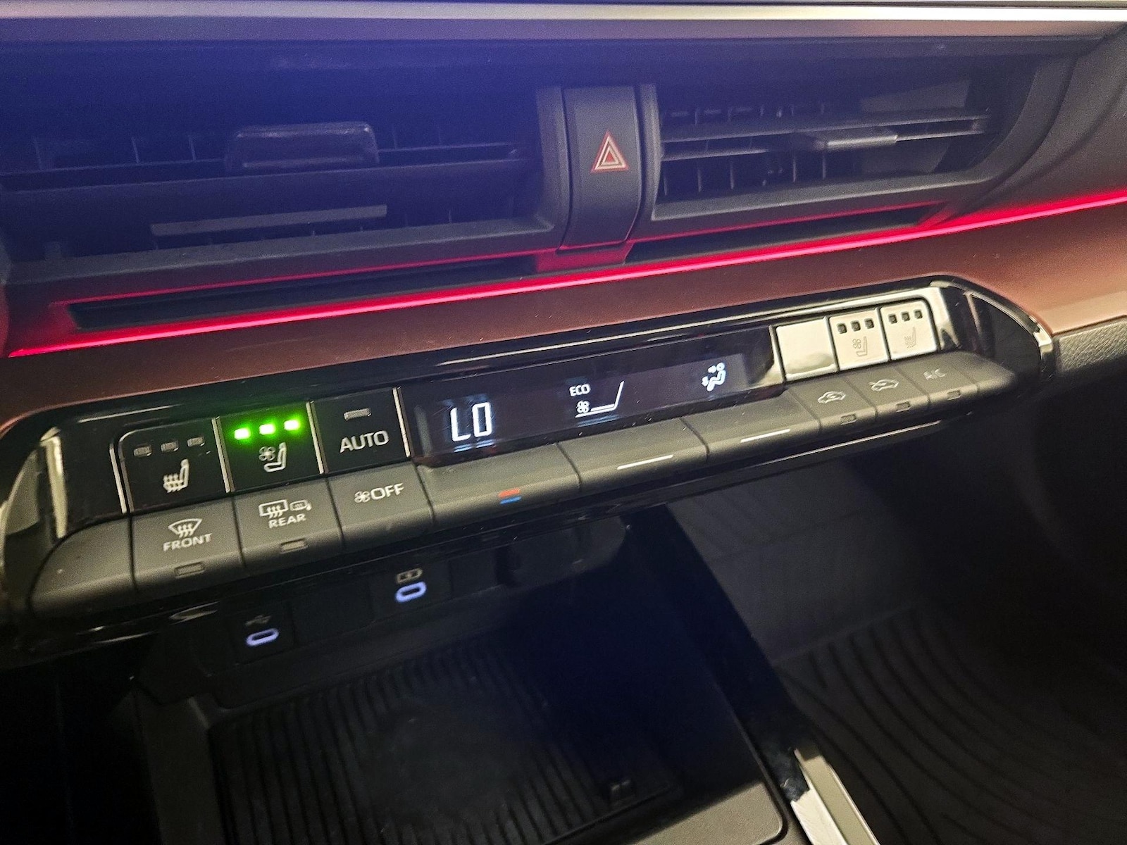 2023 Toyota Prius Prime XSE Premium - Photo 18