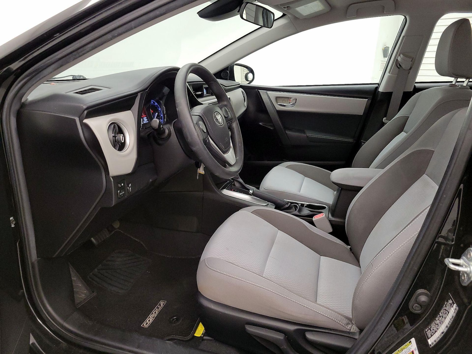2018 Toyota Corolla LE - Photo 12