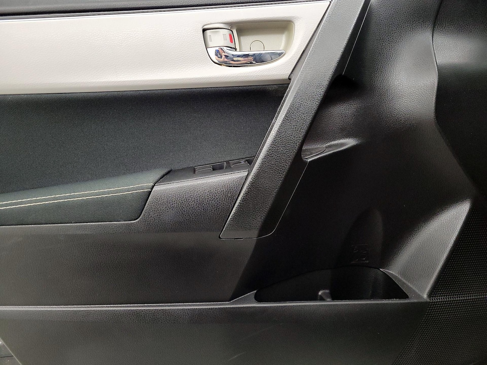 2018 Toyota Corolla LE - Photo 13