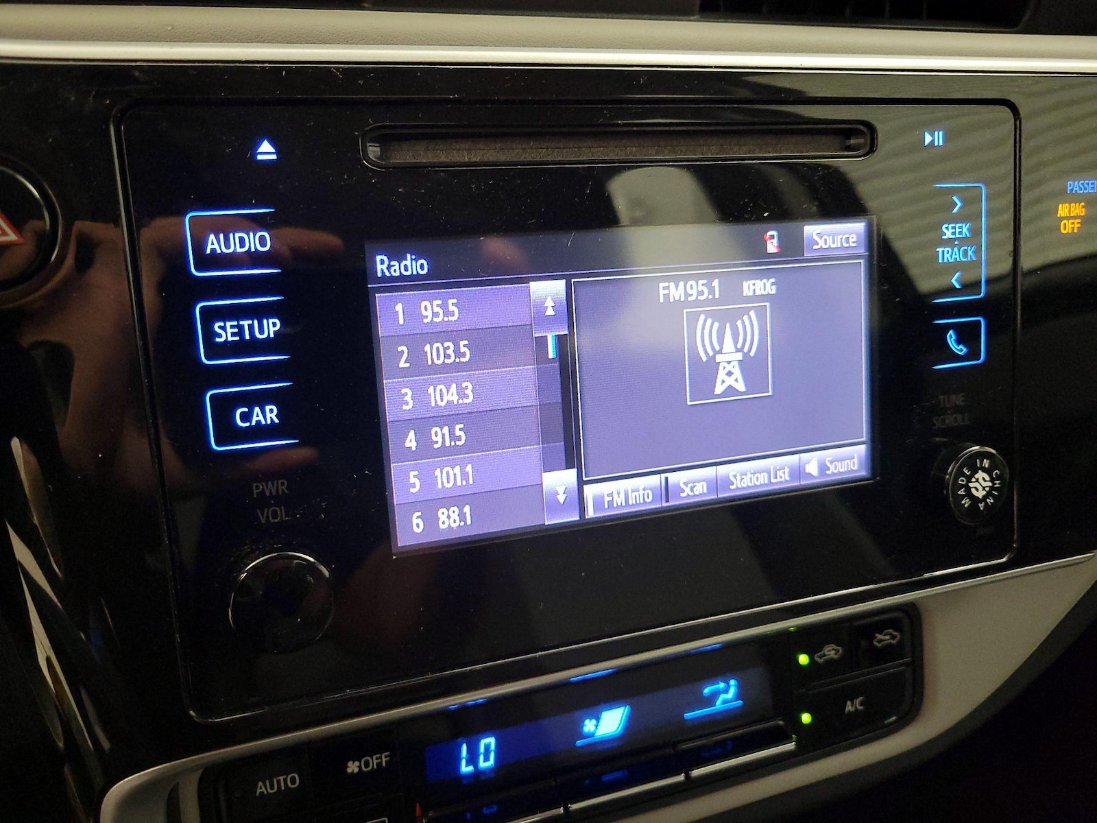 2018 Toyota Corolla LE - Photo 16