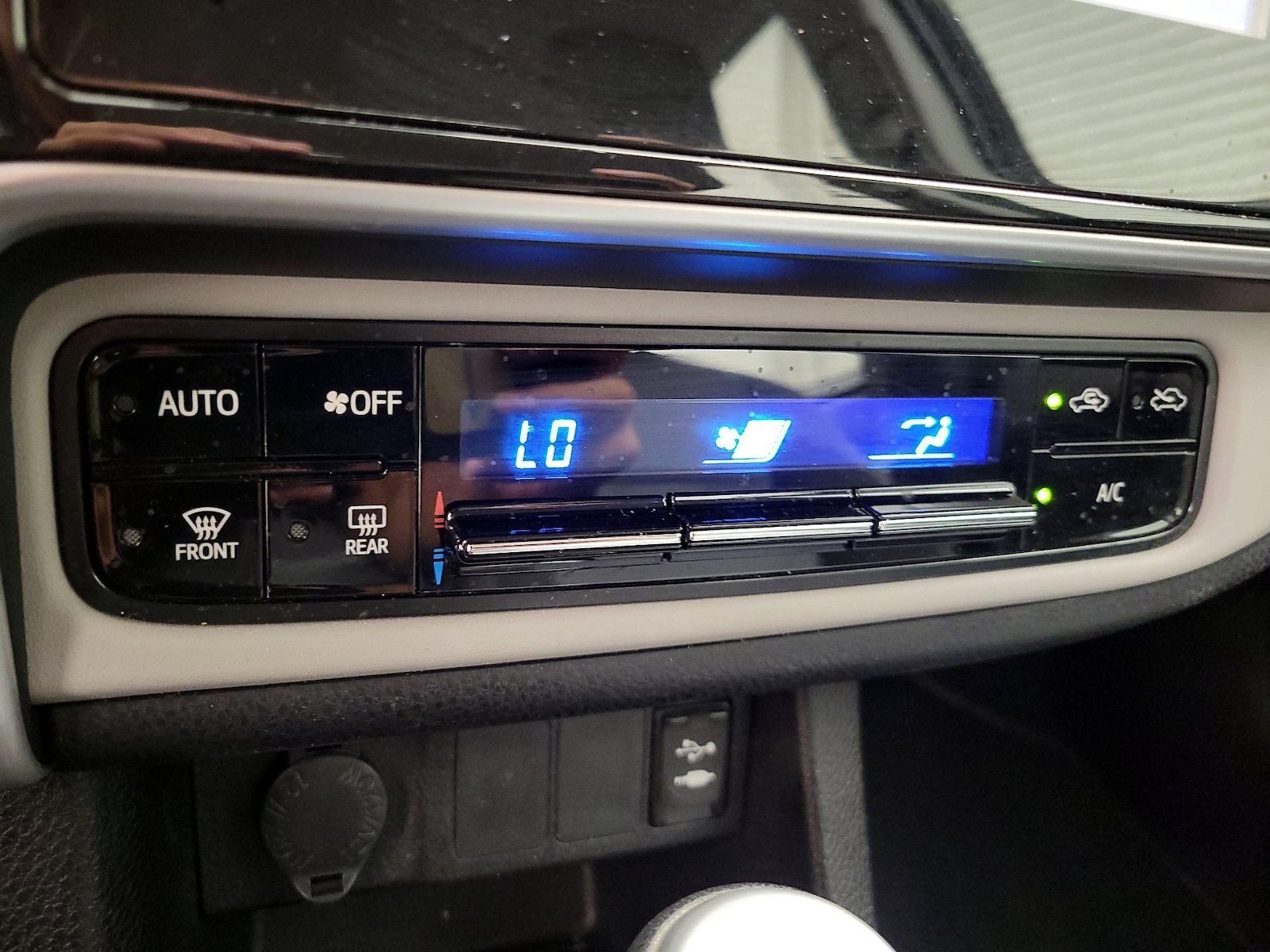 2018 Toyota Corolla LE - Photo 17