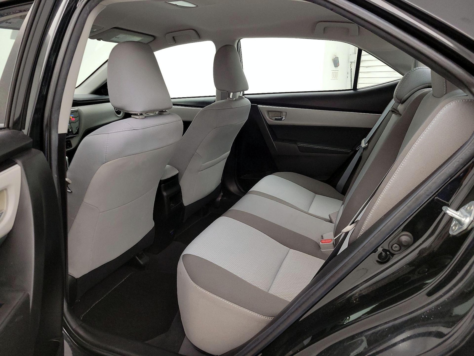 2018 Toyota Corolla LE - Photo 20