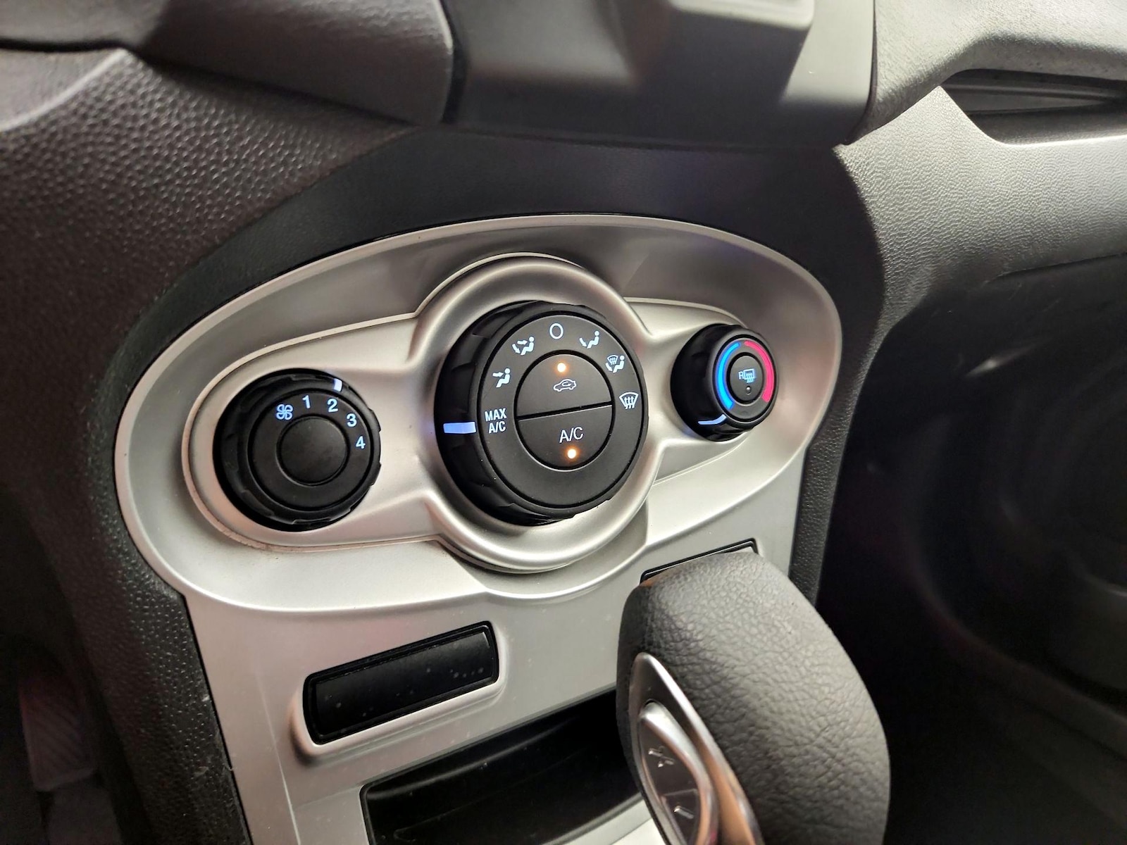 2018 Ford Fiesta SE - Photo 17
