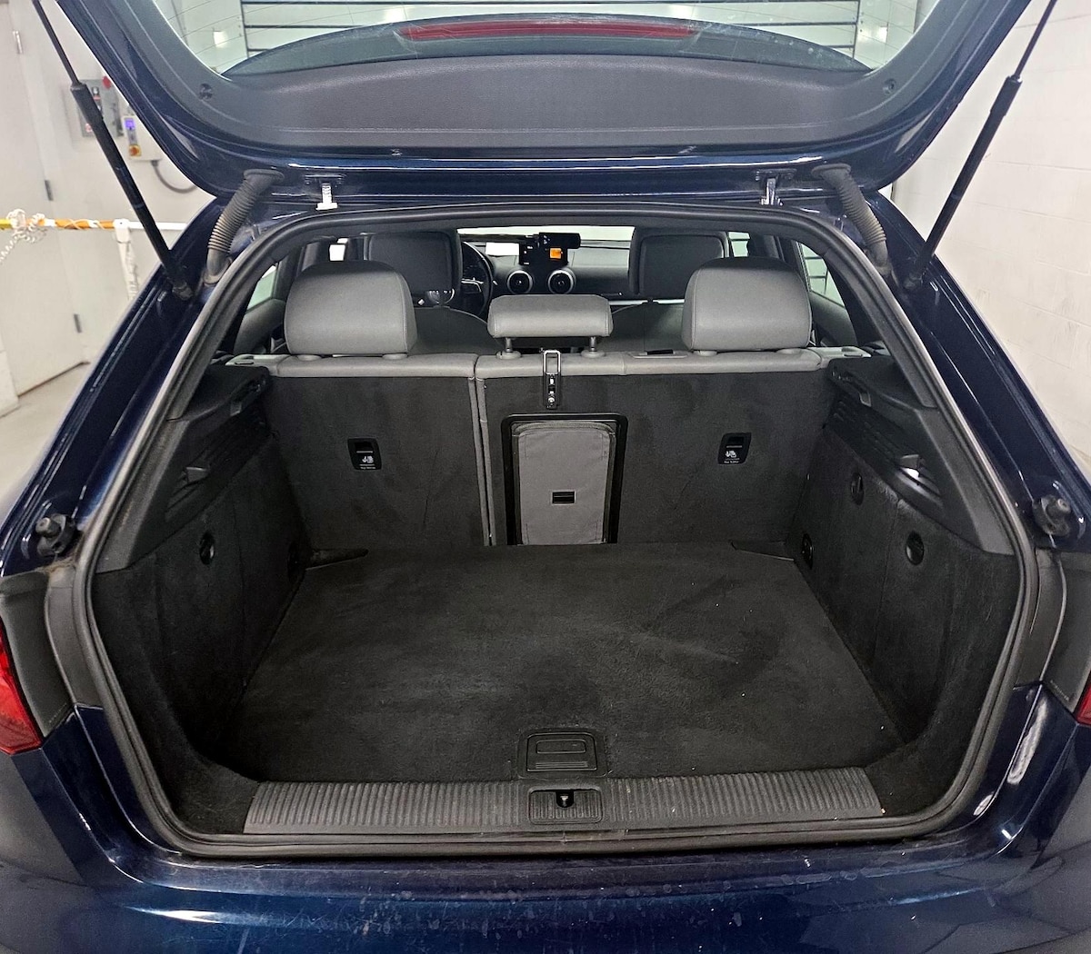 Trunk/Cargo (Seats Up)