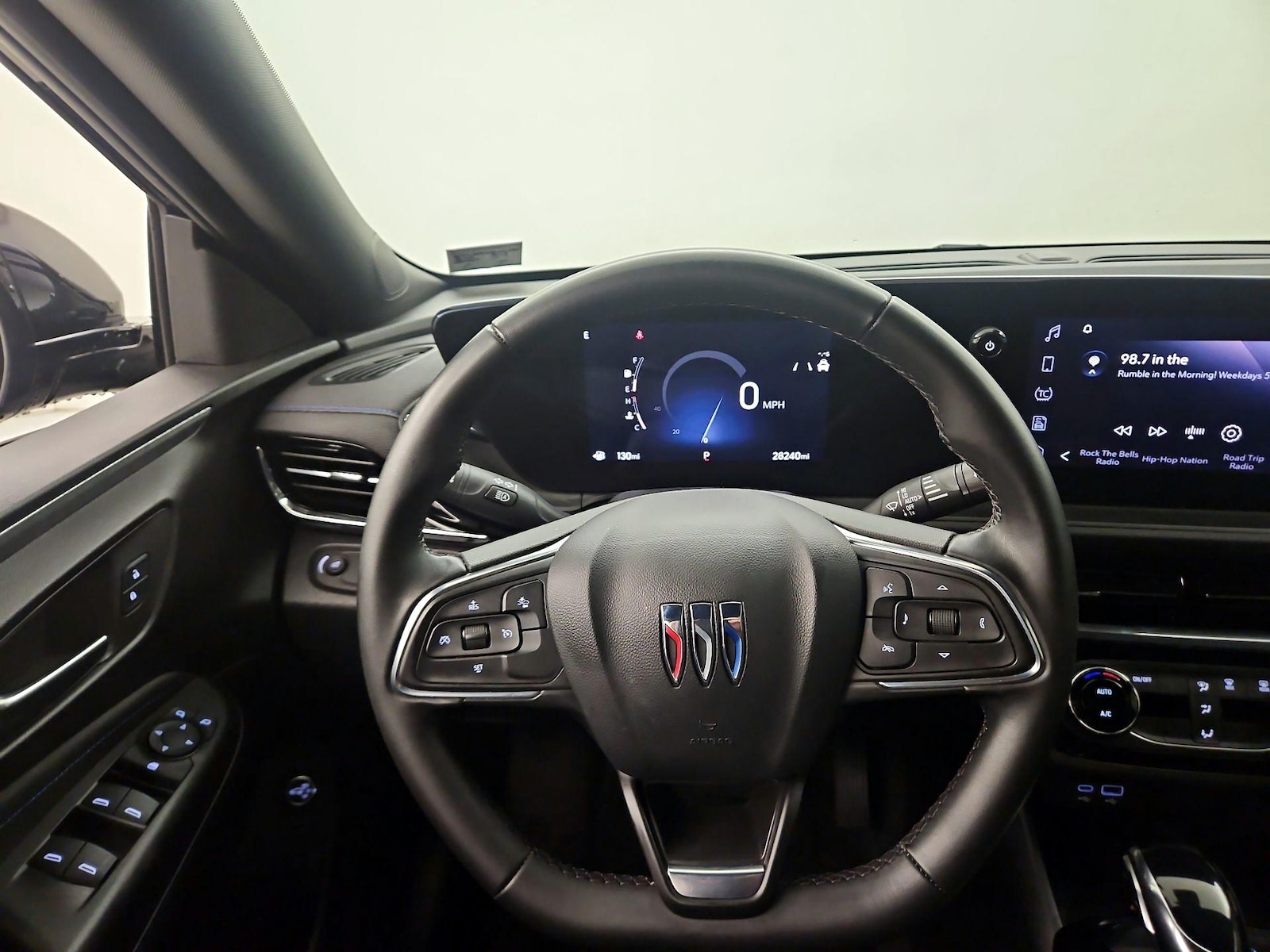 2025 Buick Envista Sport Touring - Photo 11