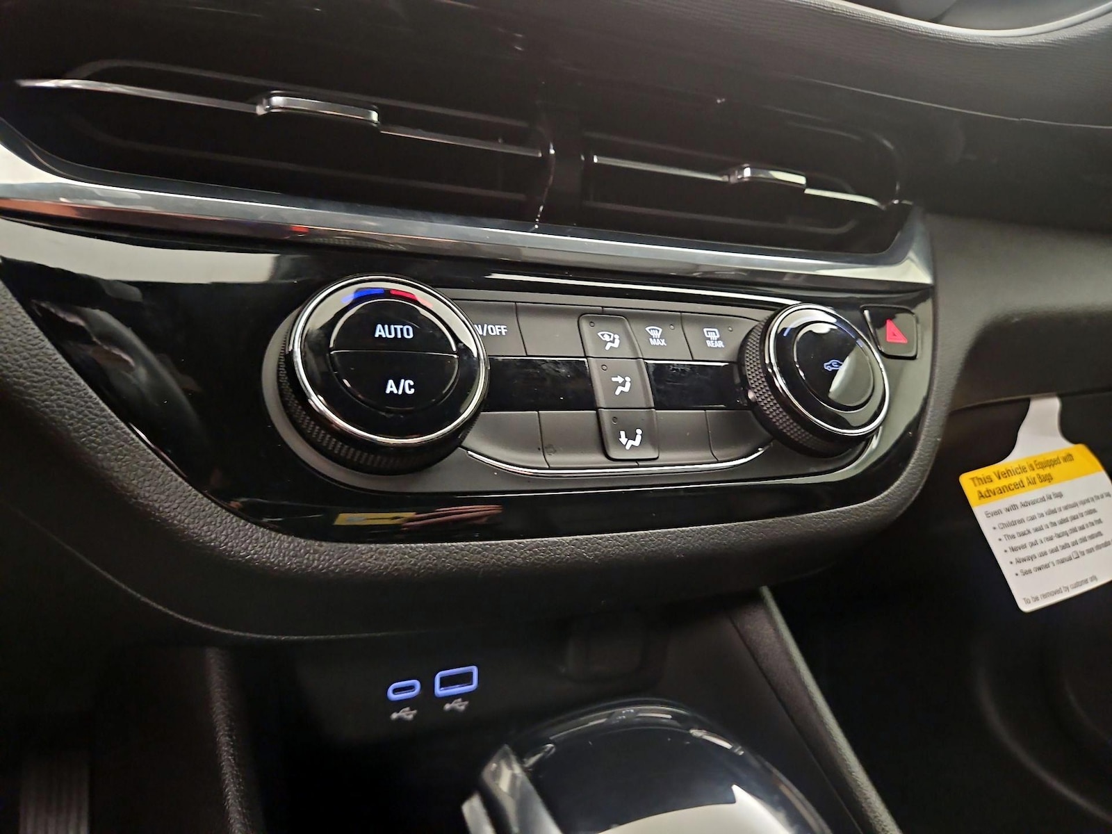 2025 Buick Envista Sport Touring - Photo 17