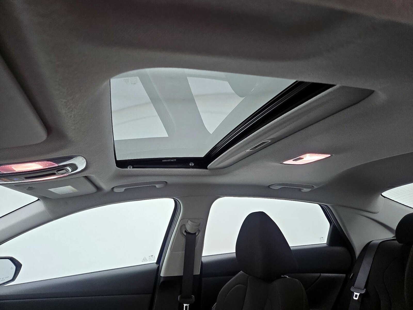 Sunroof(s) & Overhead Airbags