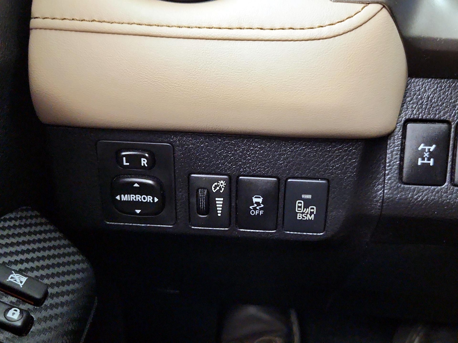 2015 Toyota RAV4 Limited - Photo 14