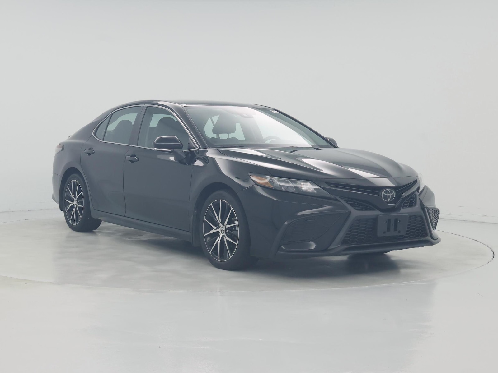 2023 Toyota Camry SE - Photo 2