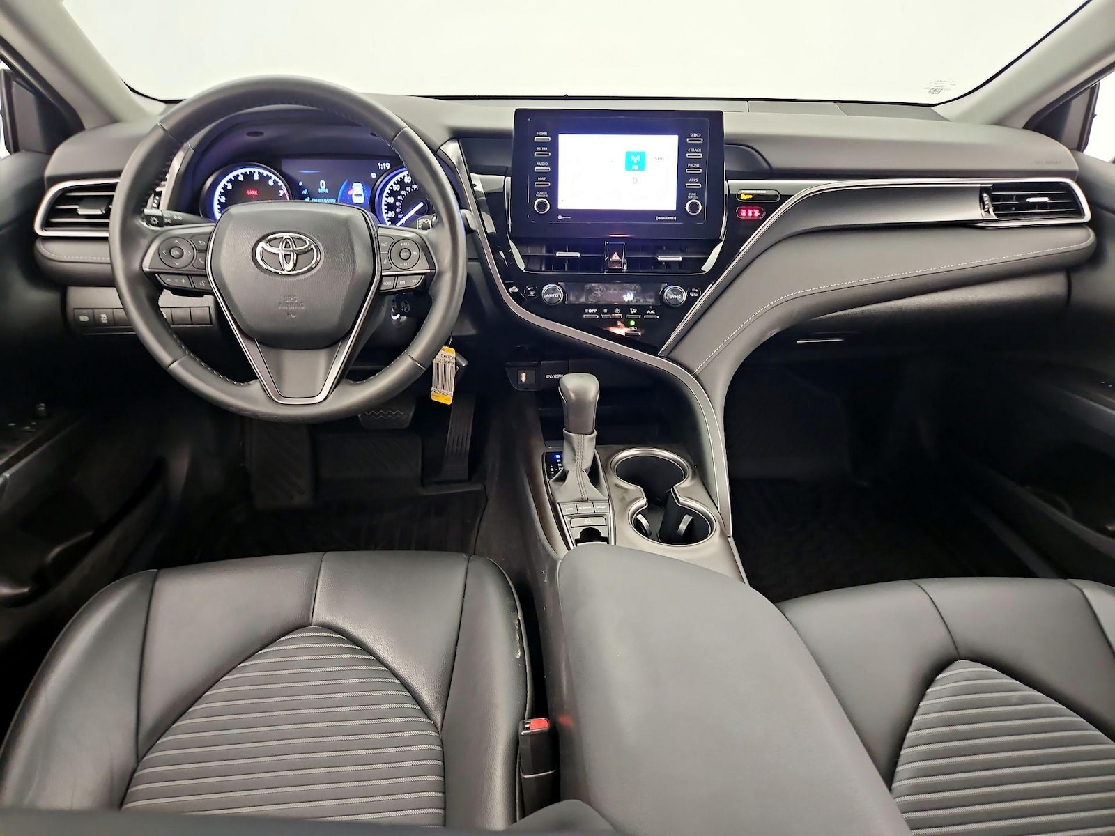 2023 Toyota Camry SE - Photo 10