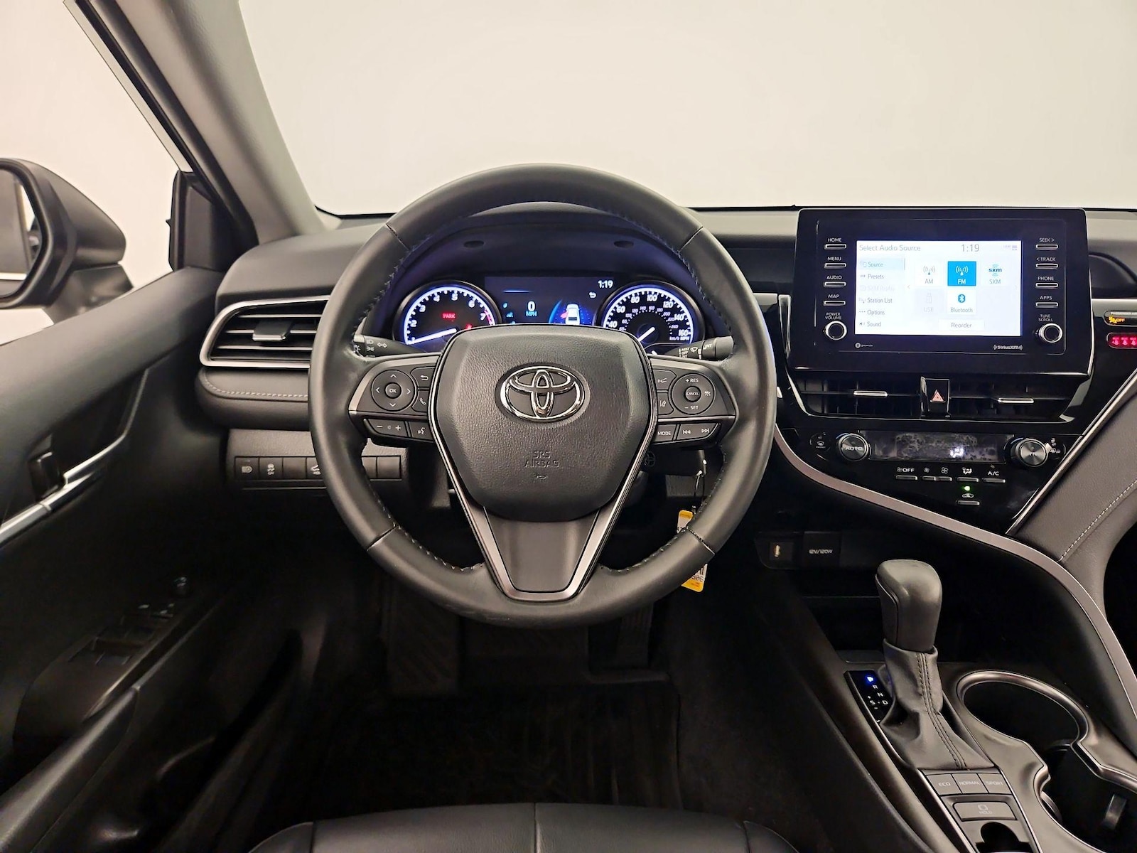 2023 Toyota Camry SE - Photo 11