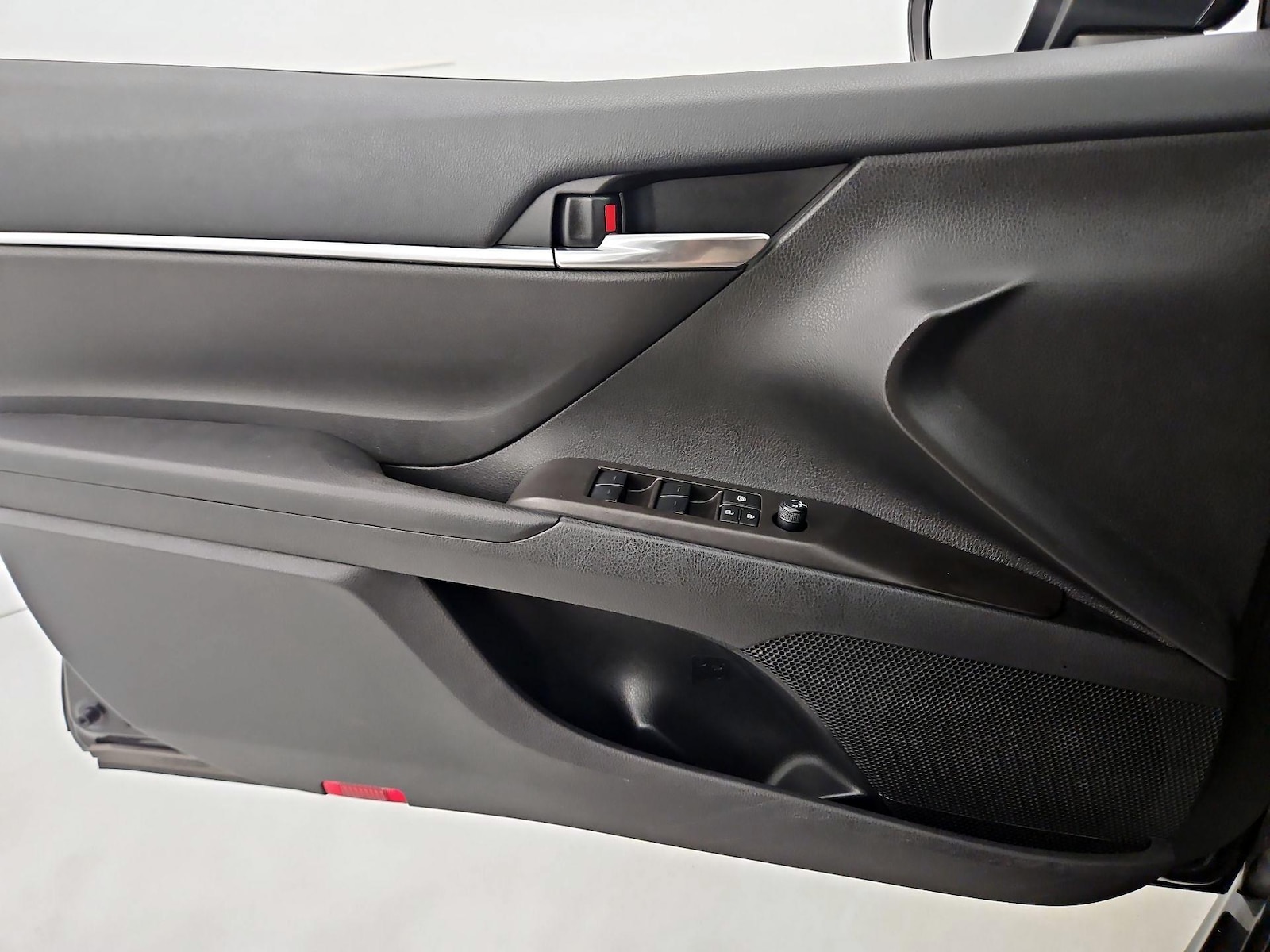 2023 Toyota Camry SE - Photo 13