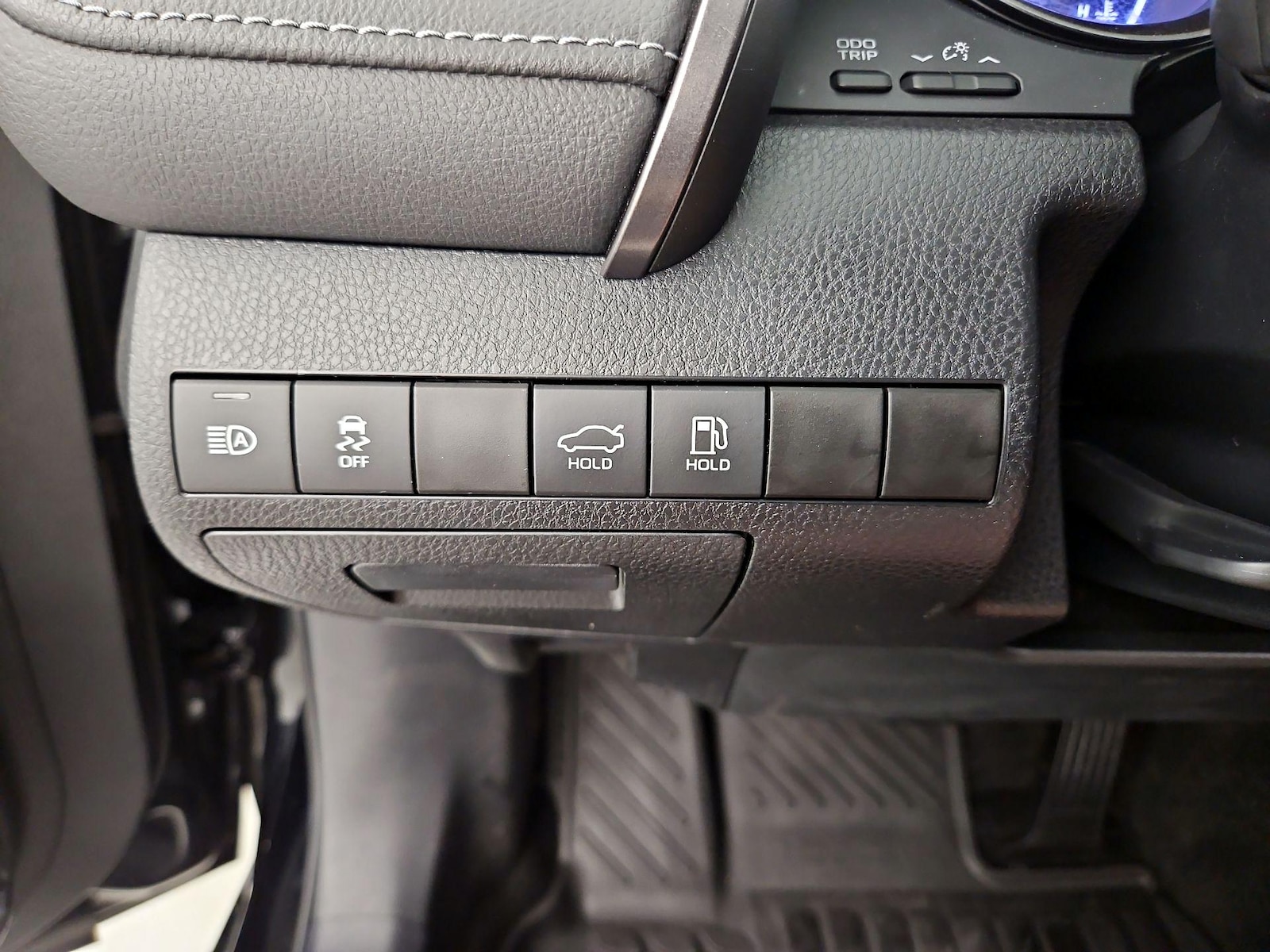 2023 Toyota Camry SE - Photo 14