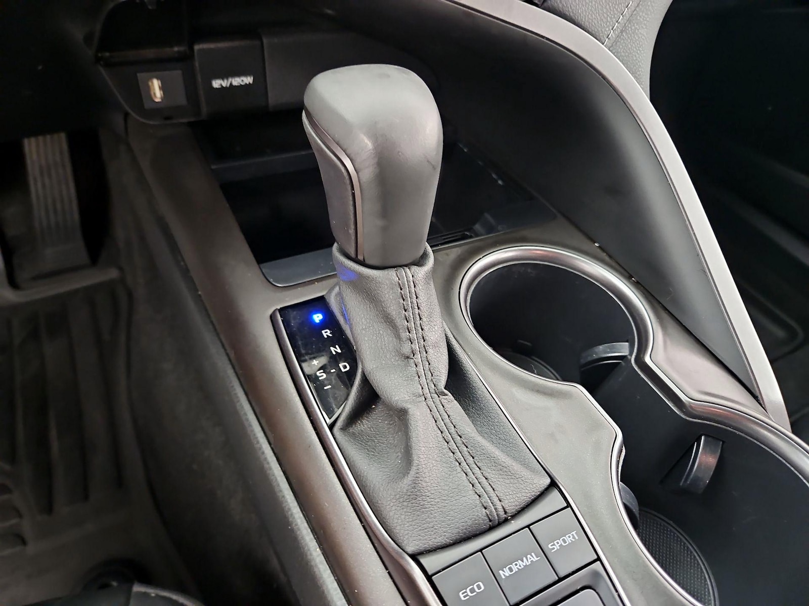 2023 Toyota Camry SE - Photo 18