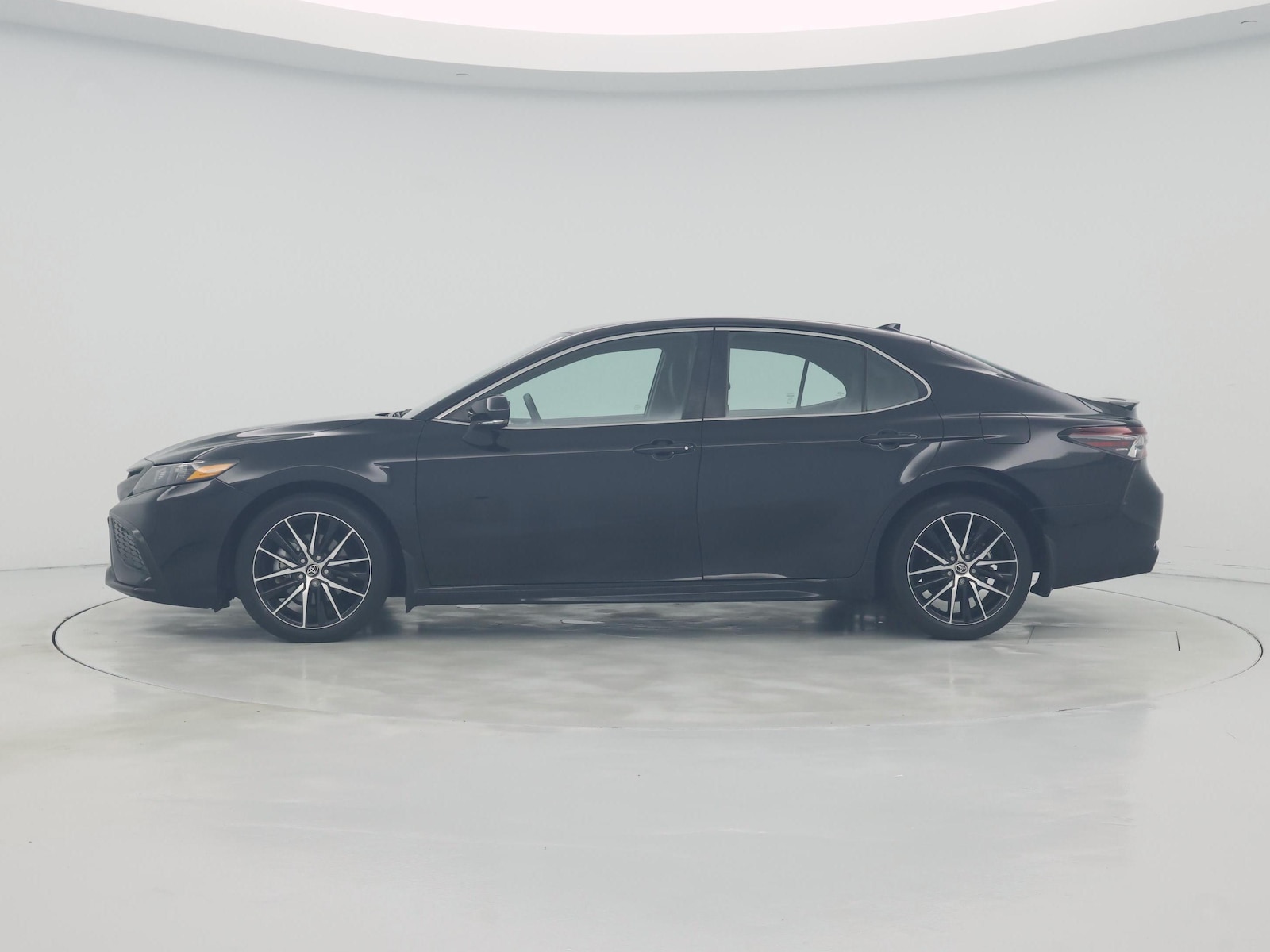 2023 Toyota Camry SE - Photo 4