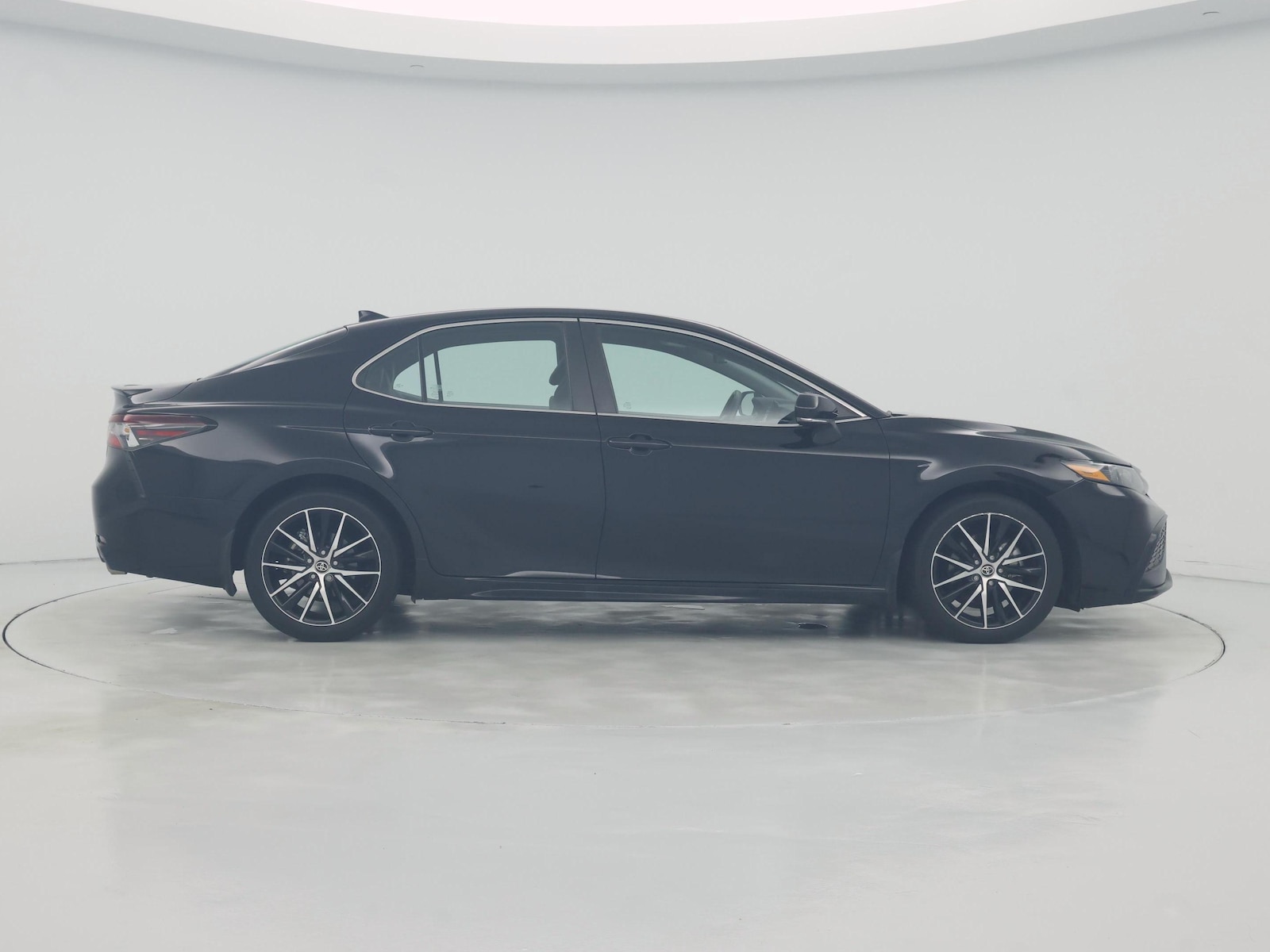 2023 Toyota Camry SE - Photo 8