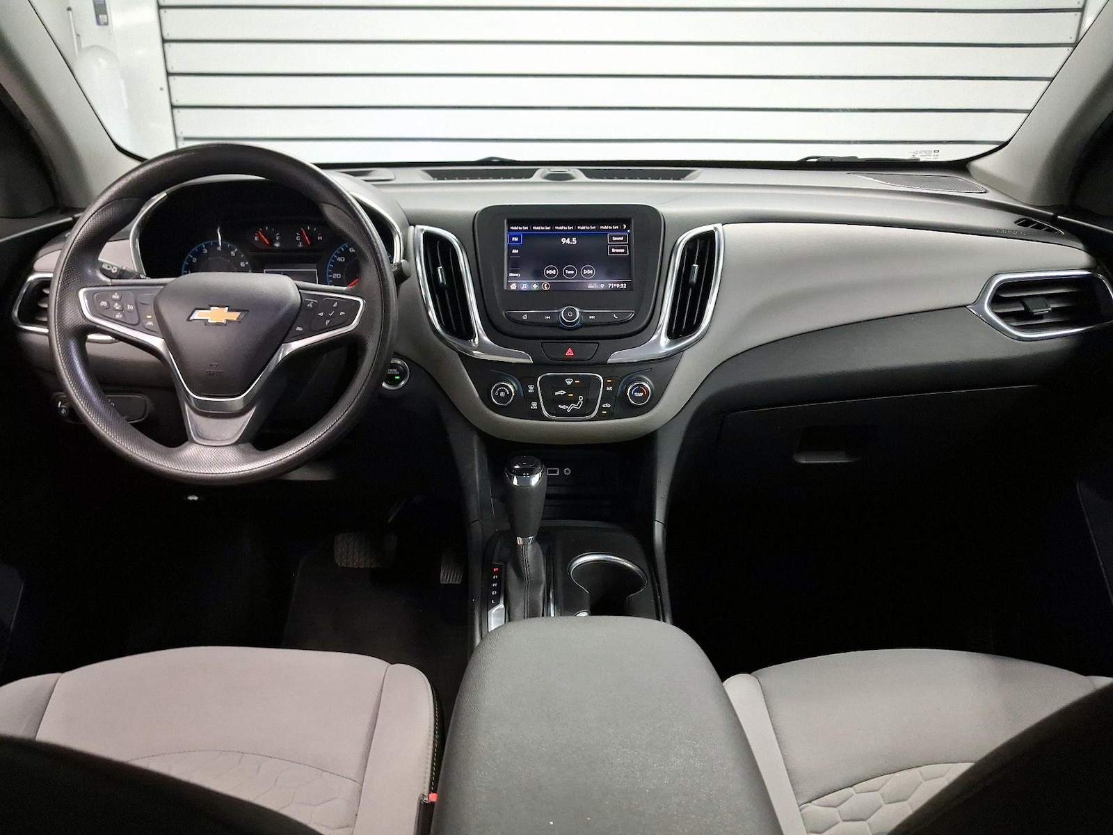 2020 Chevrolet Equinox LS - Photo 10