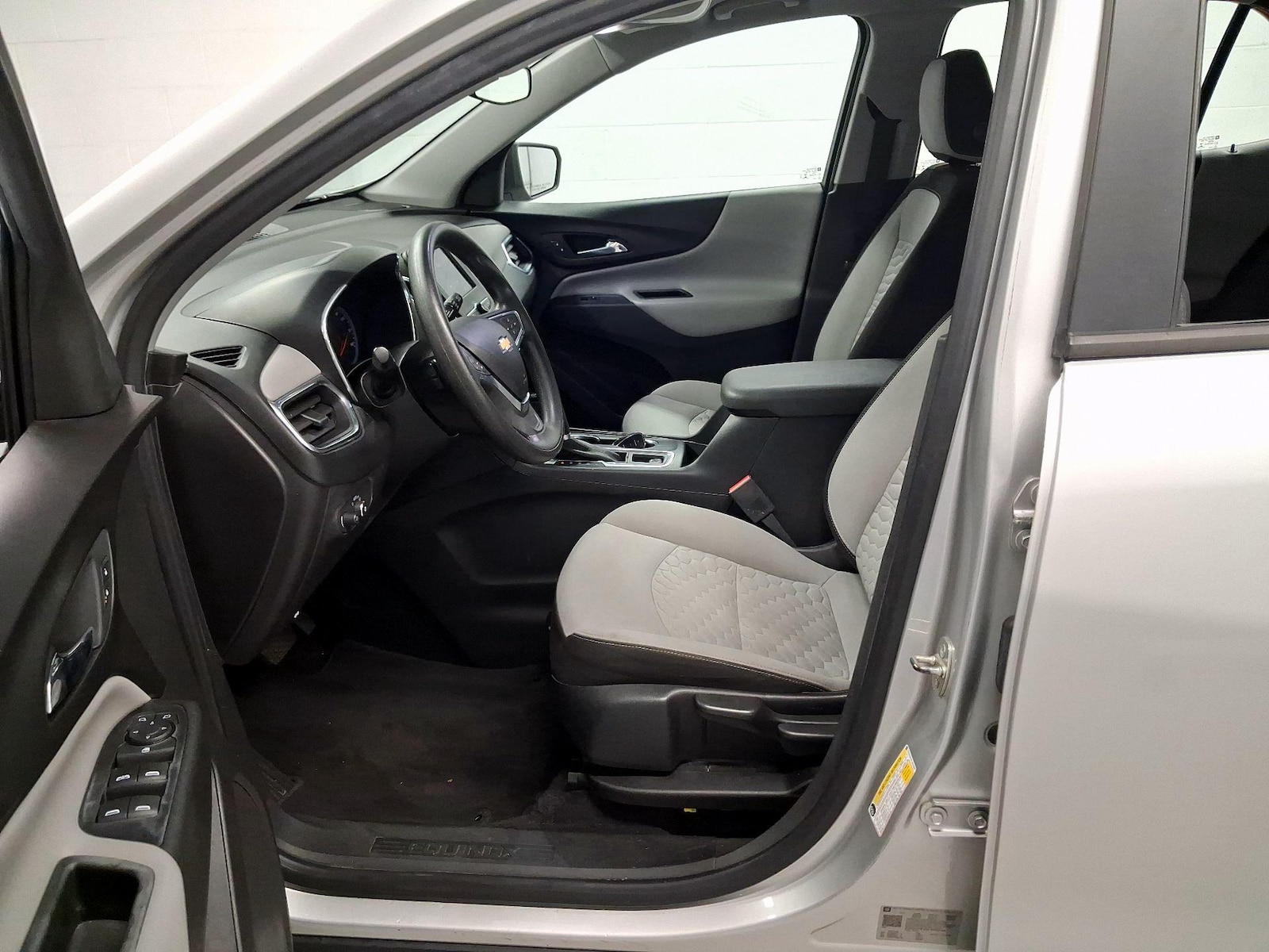 2020 Chevrolet Equinox LS - Photo 12
