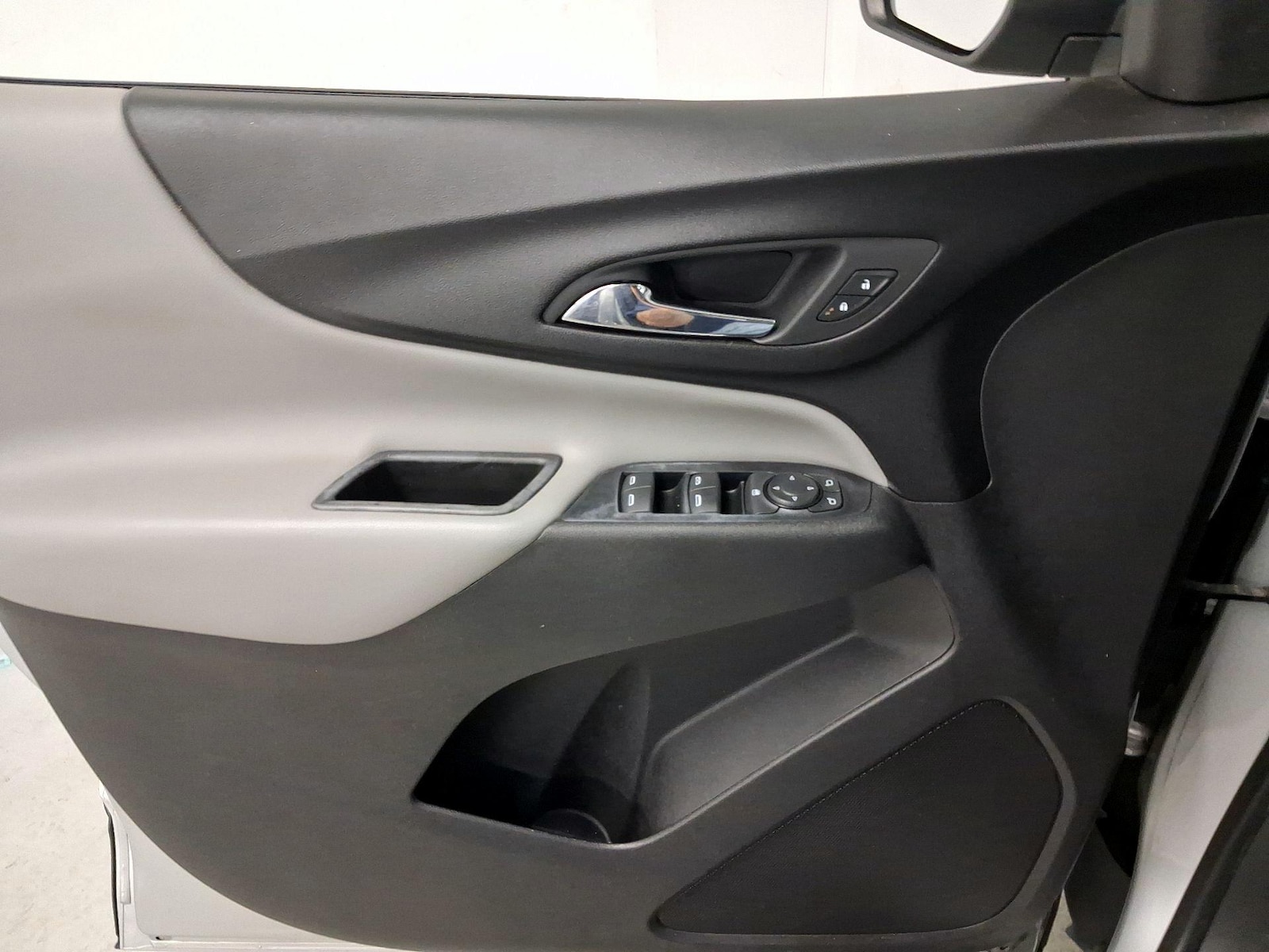2020 Chevrolet Equinox LS - Photo 13