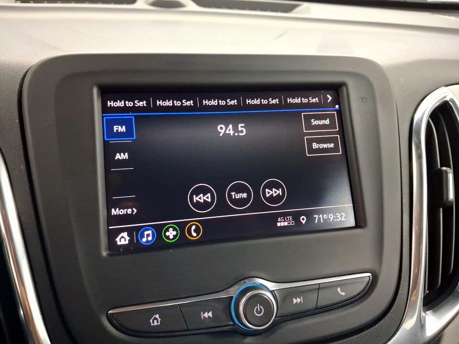 2020 Chevrolet Equinox LS - Photo 14
