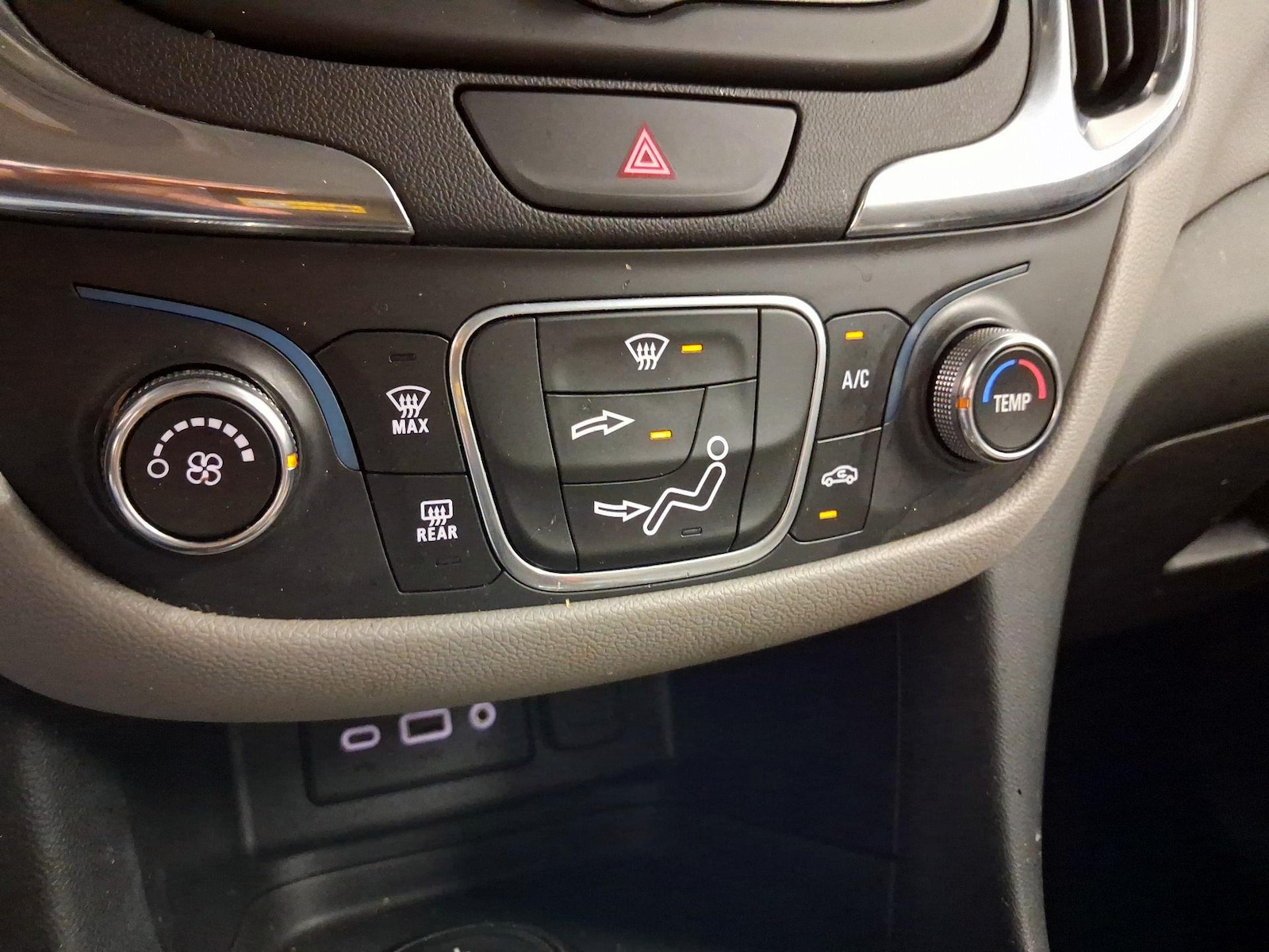 2020 Chevrolet Equinox LS - Photo 15